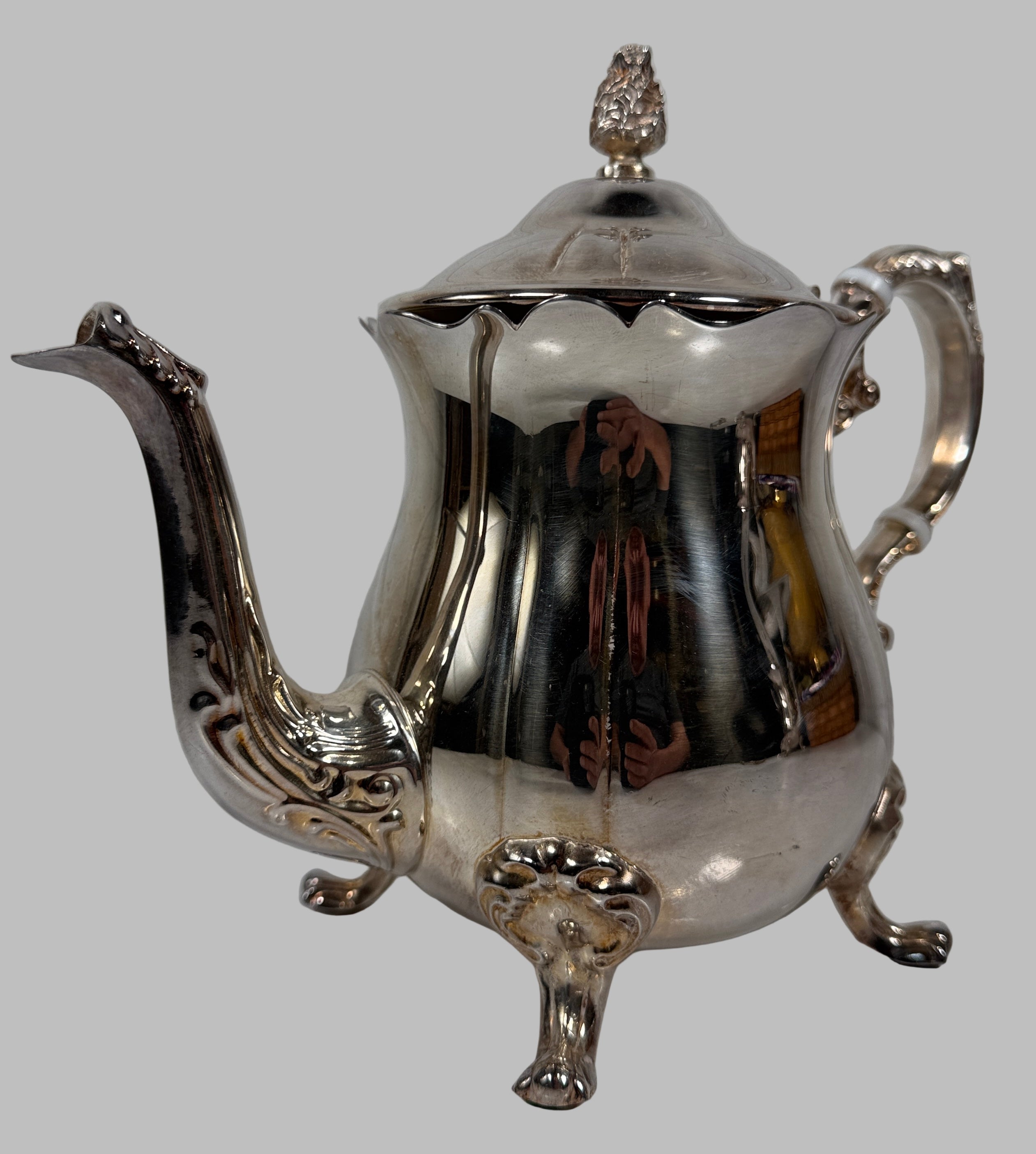 Théière Leonard en métal argenté du milieu du siècle – Motif à griffes orné