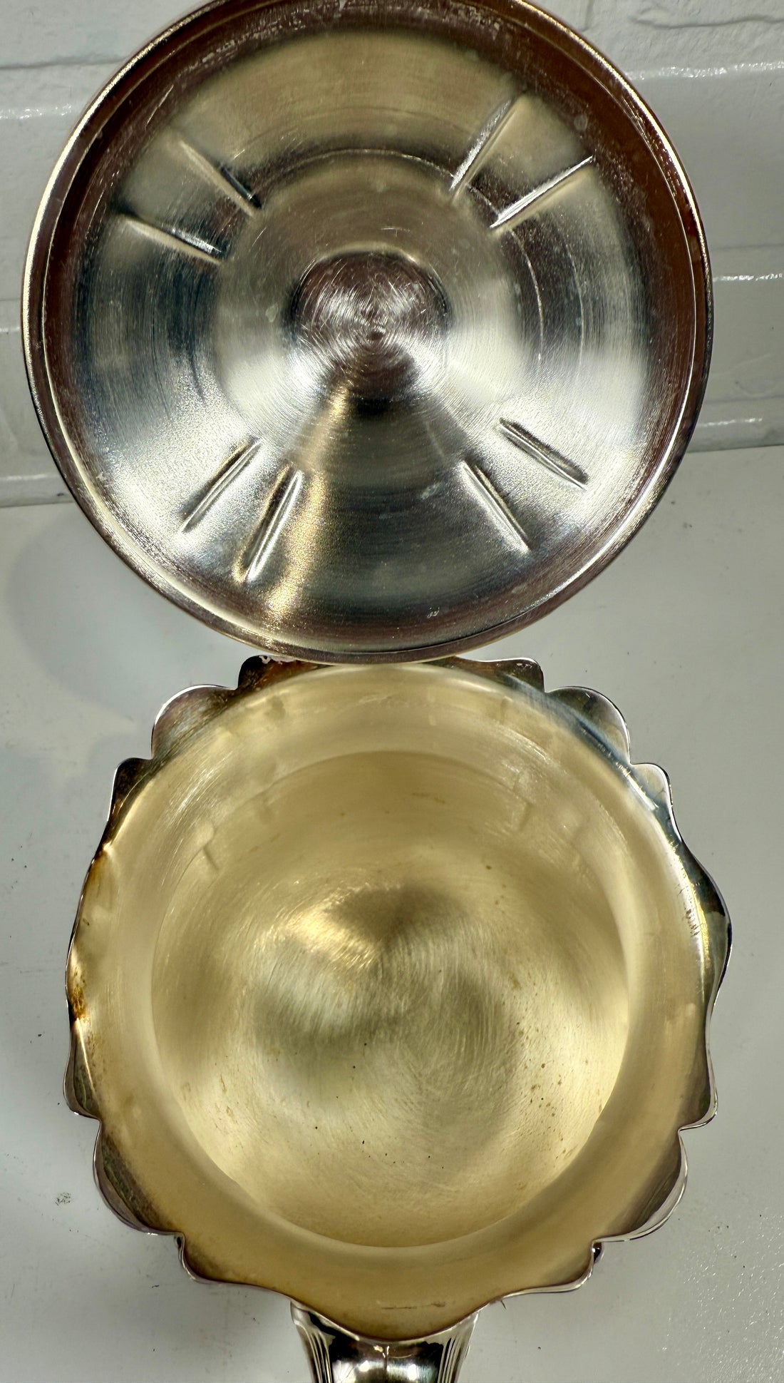 Théière Leonard en métal argenté du milieu du siècle – Motif à griffes orné