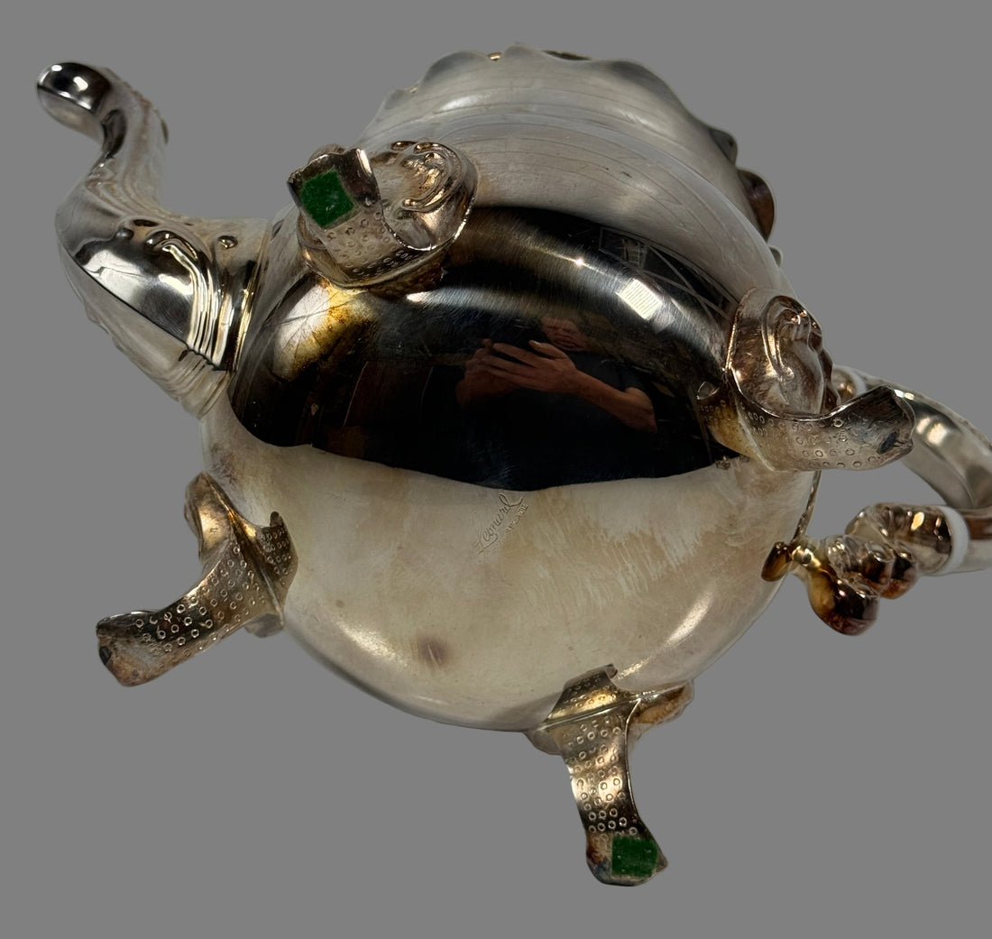 Théière Leonard en métal argenté du milieu du siècle – Motif à griffes orné