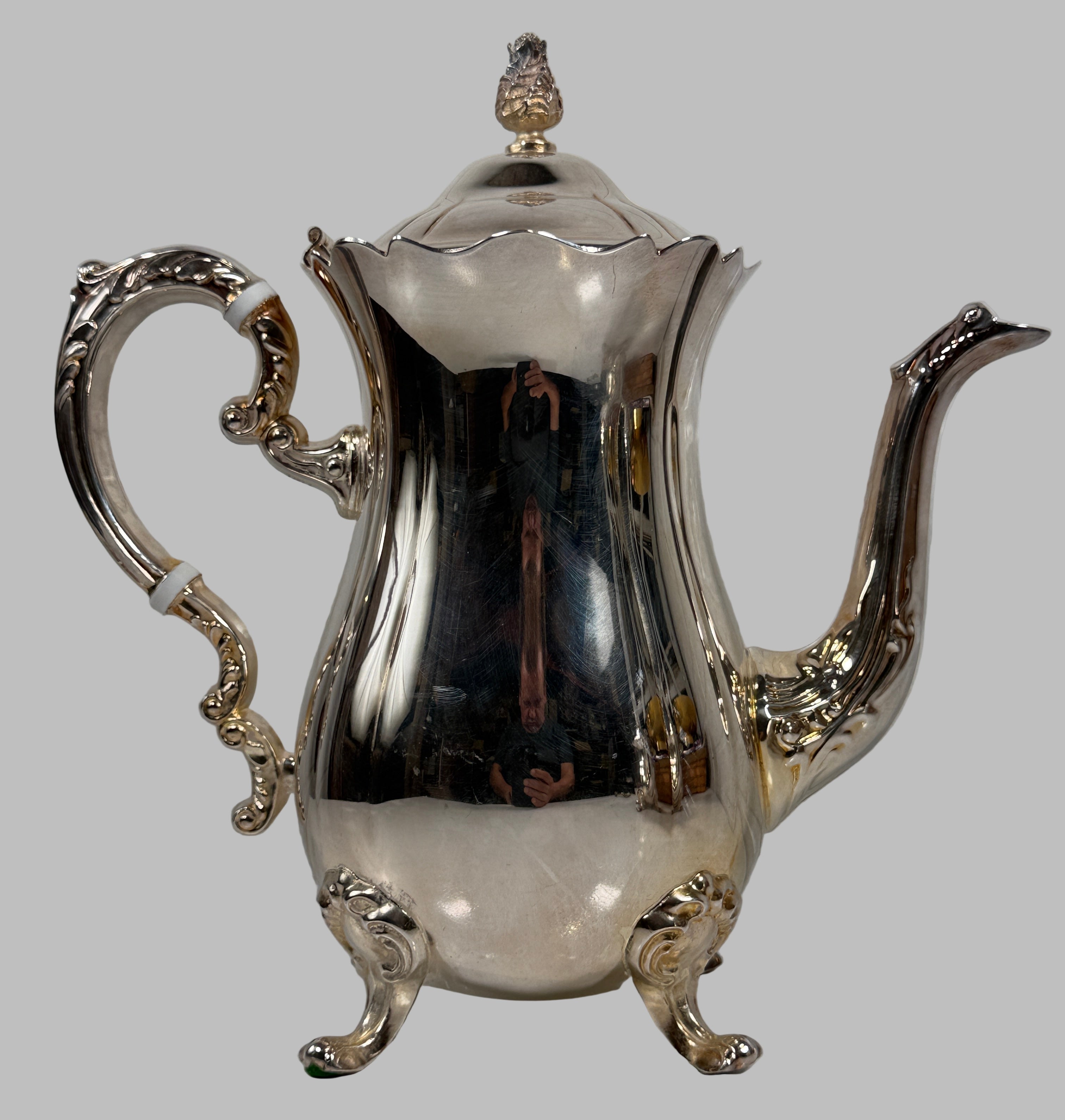 Cafetière Leonard en métal argenté du milieu du siècle – Design à pied orné