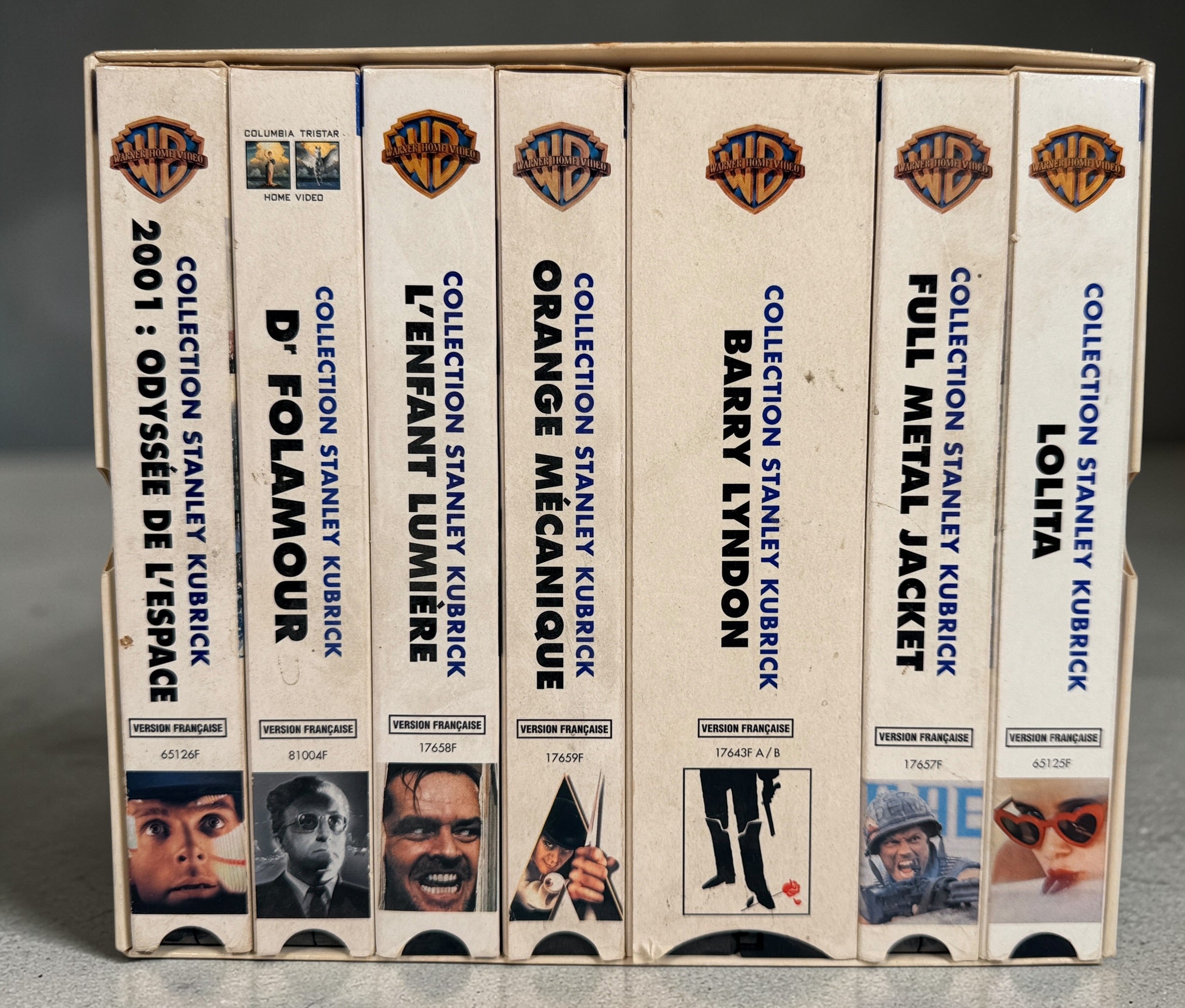 Complete Stanley Kubrick VHS box set with 7 films including The Shining, 2001 and Full Metal Jacket. French edition, vintage Warner Home Video release.