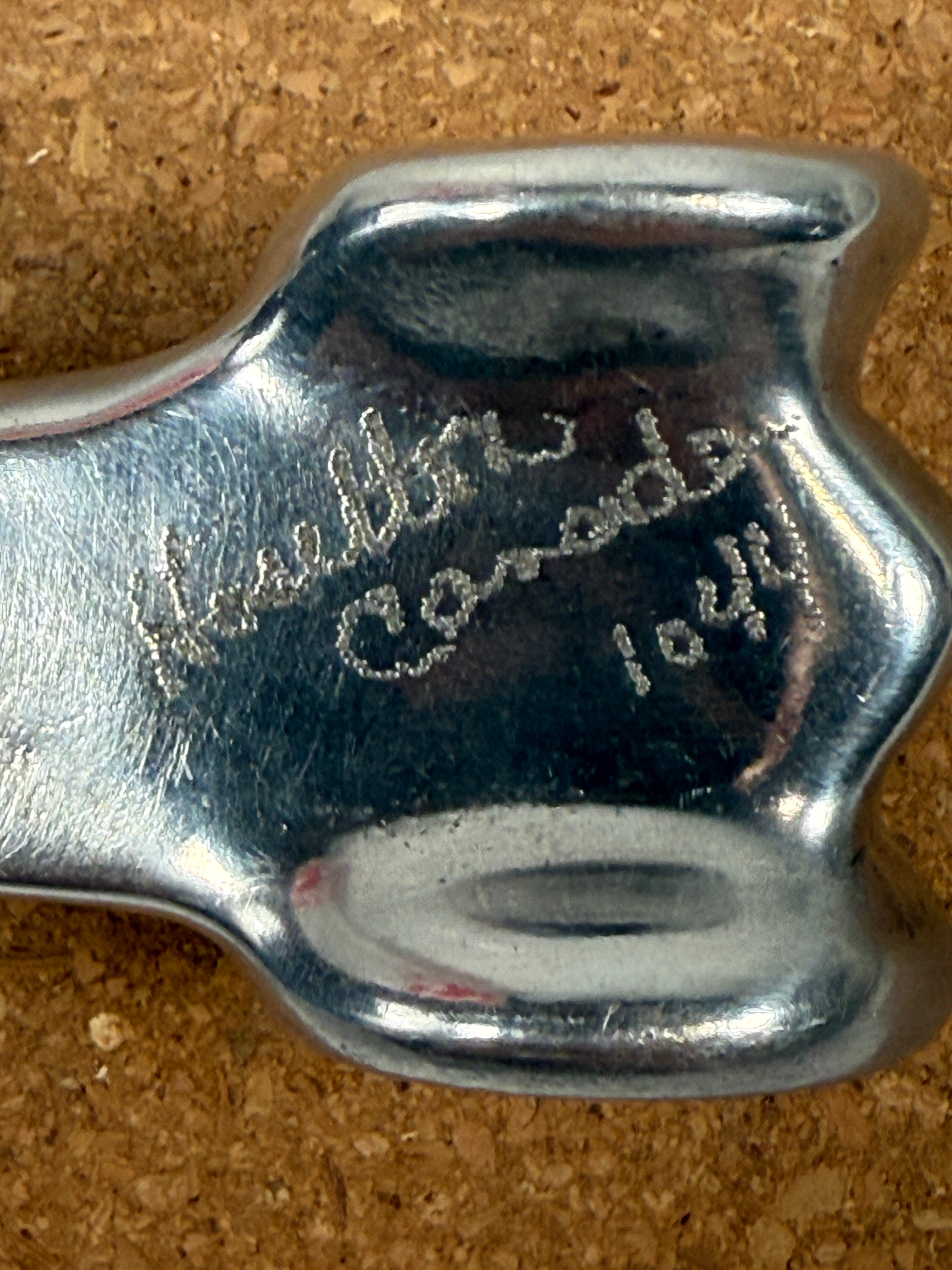 Sculpture de voiture de sport vintage Hoselton en aluminium – Signée Canada