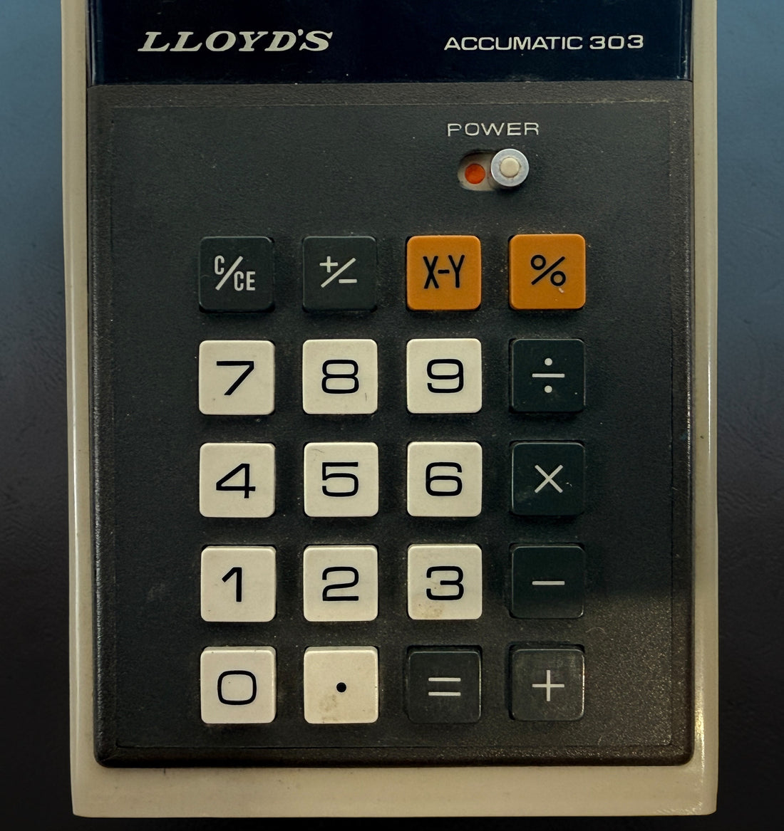 Vintage Lloyd’s Accumatic 303 LED desktop calculator from the 1970s. Classic retro electronic calculator with working display, perfect for collectors or decor.