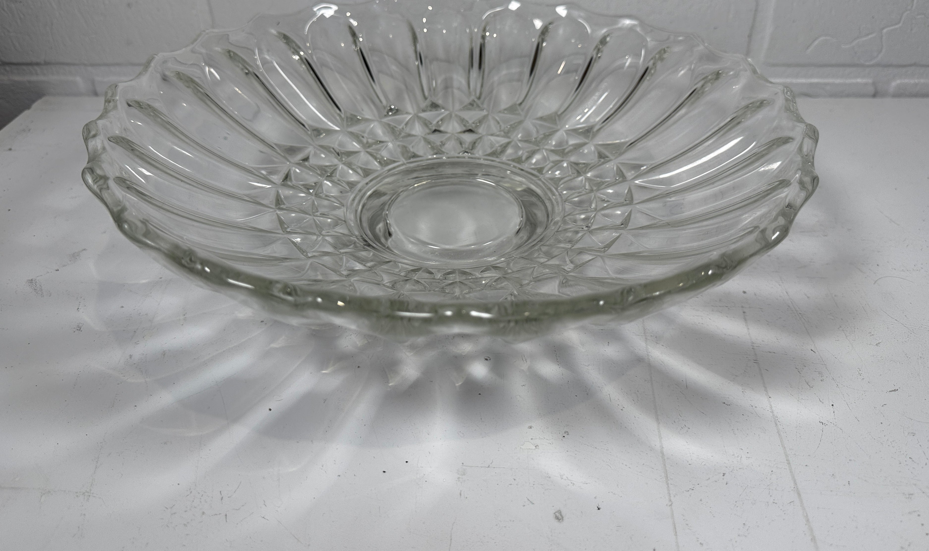 Bol sur pied vintage en verre d'Indiana motif fleur de lotus – 12,25 po transparent