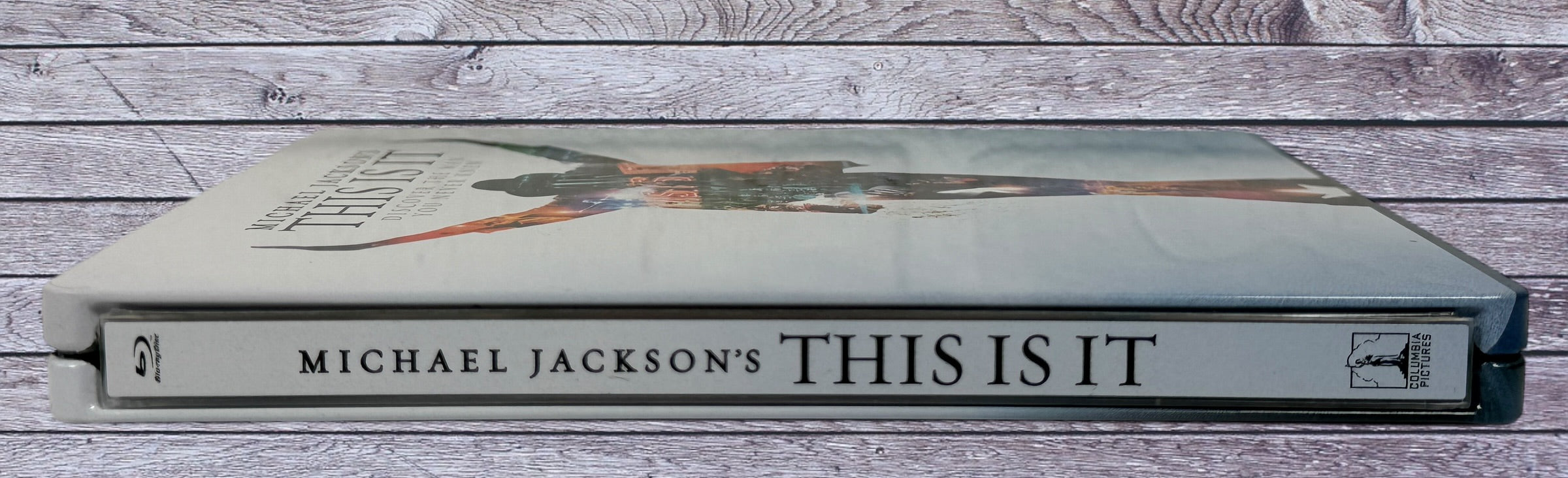 Michael Jackson This Is It steelbook Blu-ray collector edition with iconic cover art. 2009 concert documentary in metal case, VG condition, ready to ship.