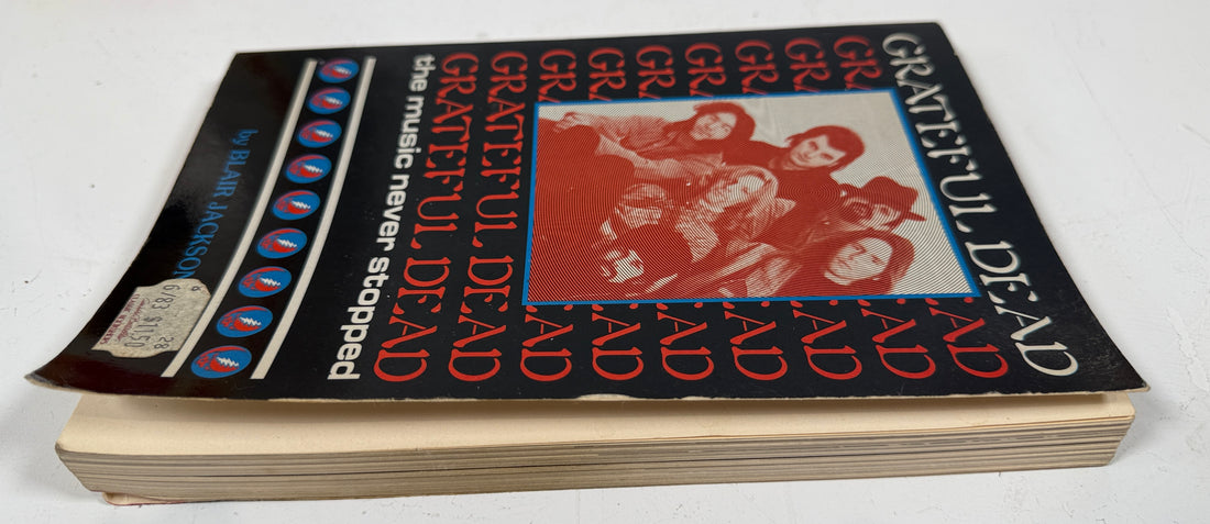 Livre des Grateful Dead de 1983 – La musique ne s'est jamais arrêtée, 1re impression, broché