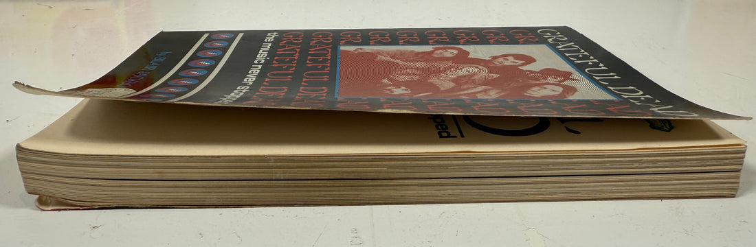 Livre des Grateful Dead de 1983 – La musique ne s'est jamais arrêtée, 1re impression, broché