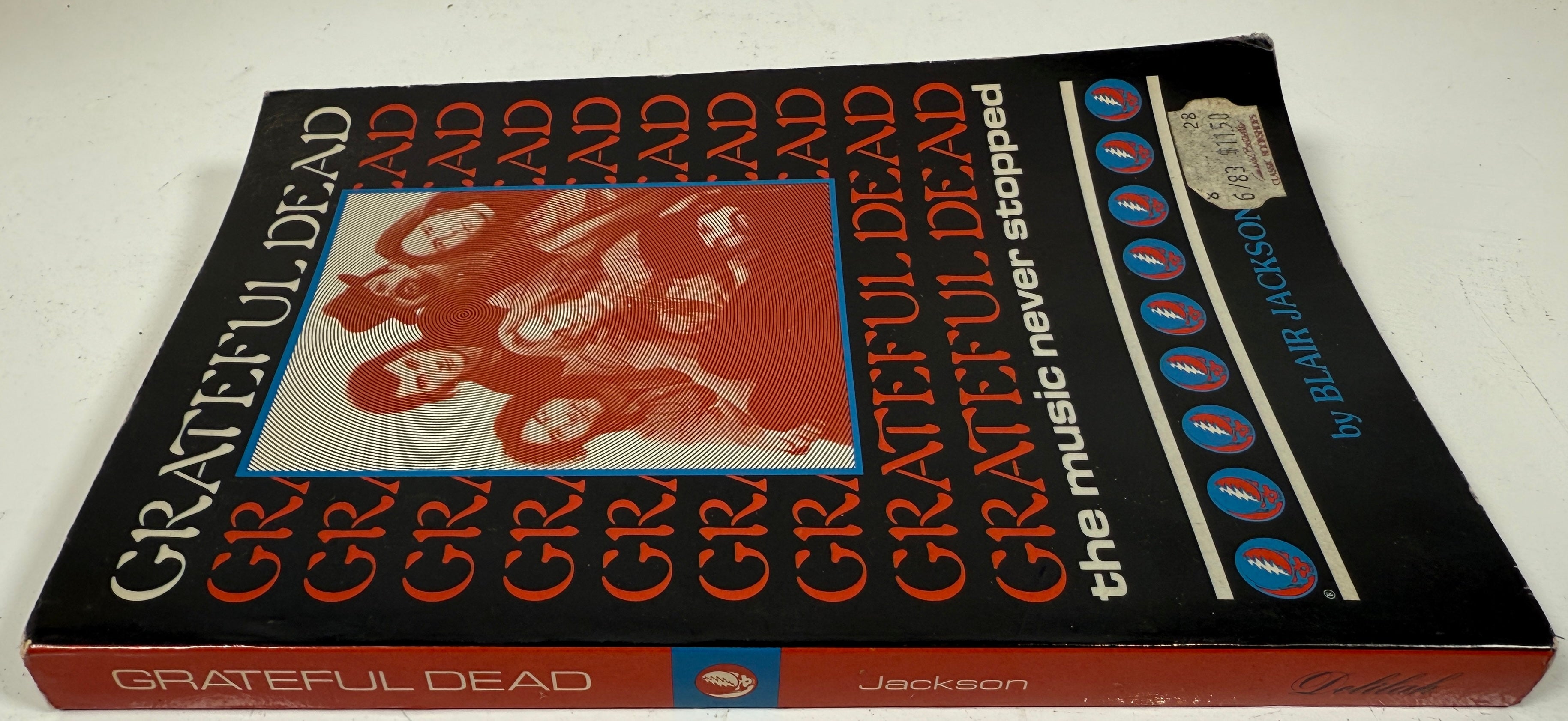 Livre des Grateful Dead de 1983 – La musique ne s'est jamais arrêtée, 1re impression, broché