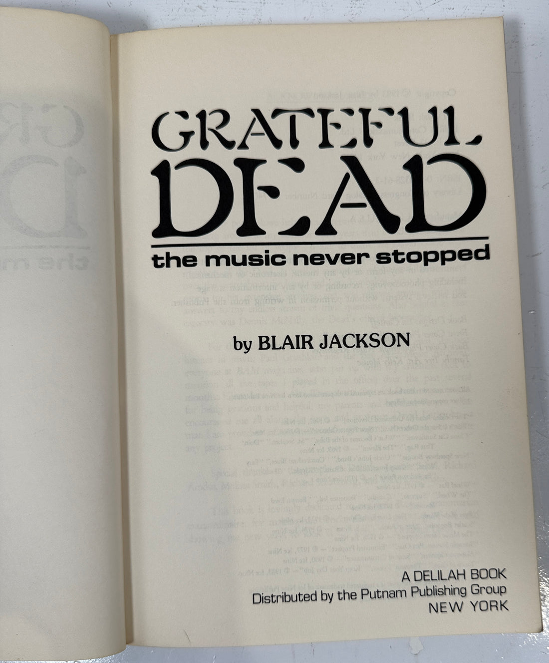 Livre des Grateful Dead de 1983 – La musique ne s'est jamais arrêtée, 1re impression, broché