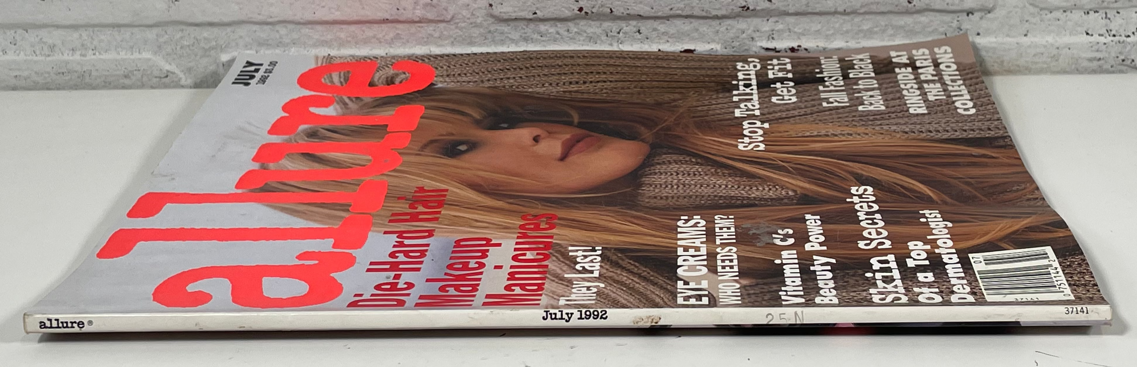 Vintage Allure Magazine, July 1992 ,  Claudia Schiffer 90s Fashion Collectible.