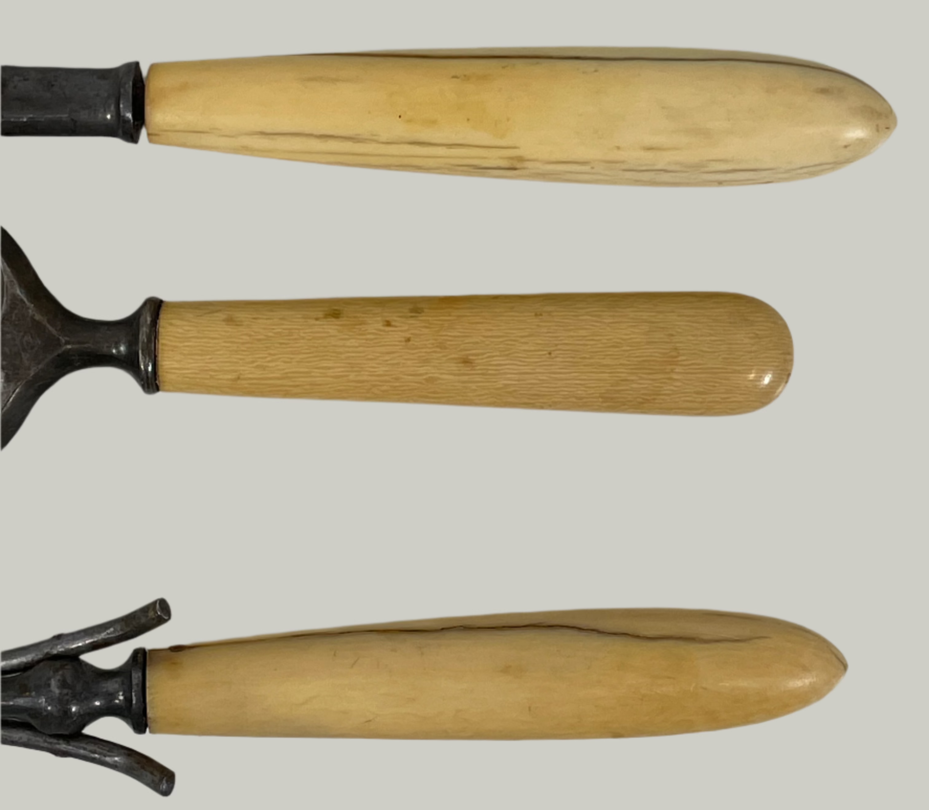 Ensemble de 3, service à découper avec manches en os, 1 couteau et 2 fourchettes.