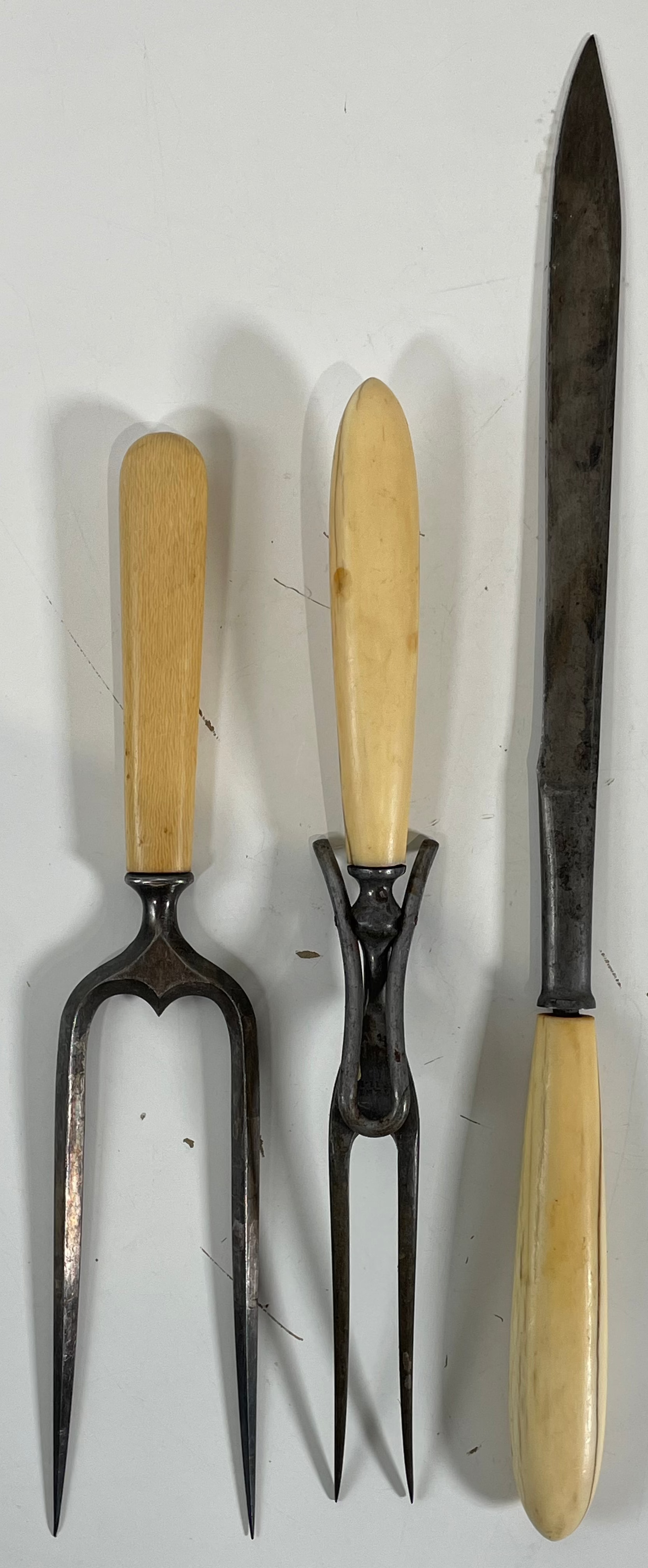 Ensemble de 3, service à découper avec manches en os, 1 couteau et 2 fourchettes.