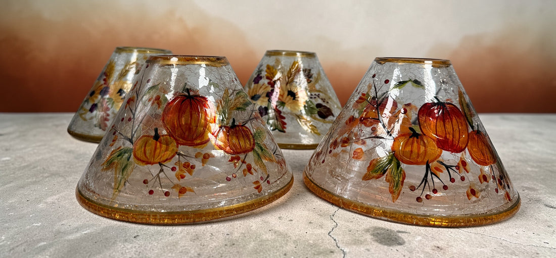 Abat-jour en verre vintage, design citrouille craquelée, garniture dorée. Vendu à l'unité.