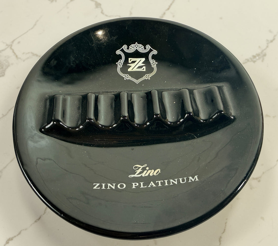 Zino Platinum black ceramic cigar ashtray with 5 rests. Davidoff branded accessory in very good condition, ideal for cigar lounges, collectors, or home bar setups.