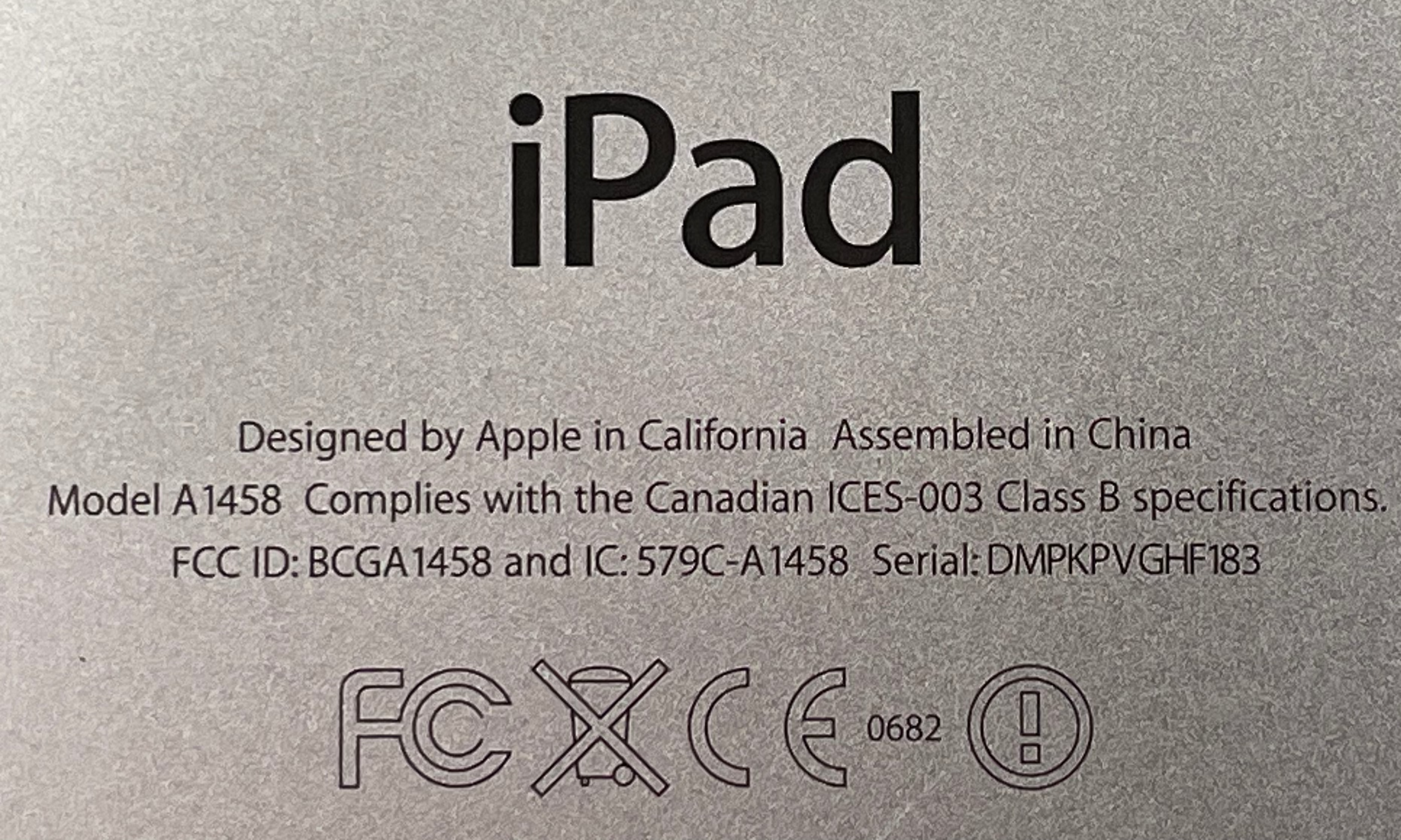Apple iPad 4e génération A1458 32 Go Wi-Fi, 9,7 pouces, argent et noir - Écran Hello. Actif