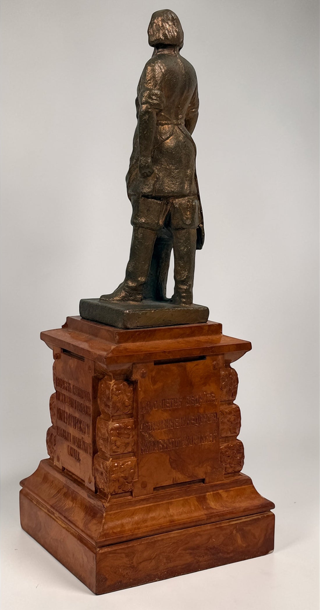 1912 Imperial Russian Peter the Great Tula Arms Factory commemorative sculpture, antique desk monument with Cyrillic inscriptions, pre-1917 Russia.