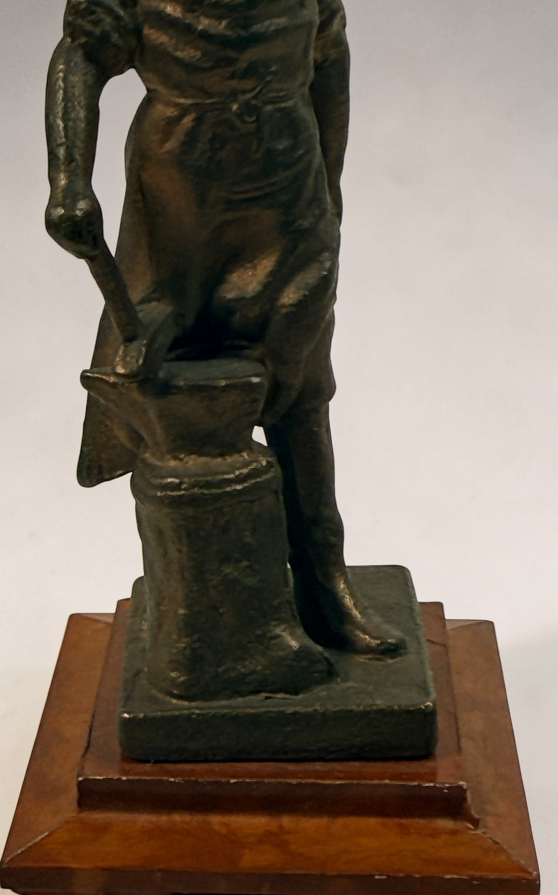 1912 Imperial Russian Peter the Great Tula Arms Factory commemorative sculpture, antique desk monument with Cyrillic inscriptions, pre-1917 Russia.