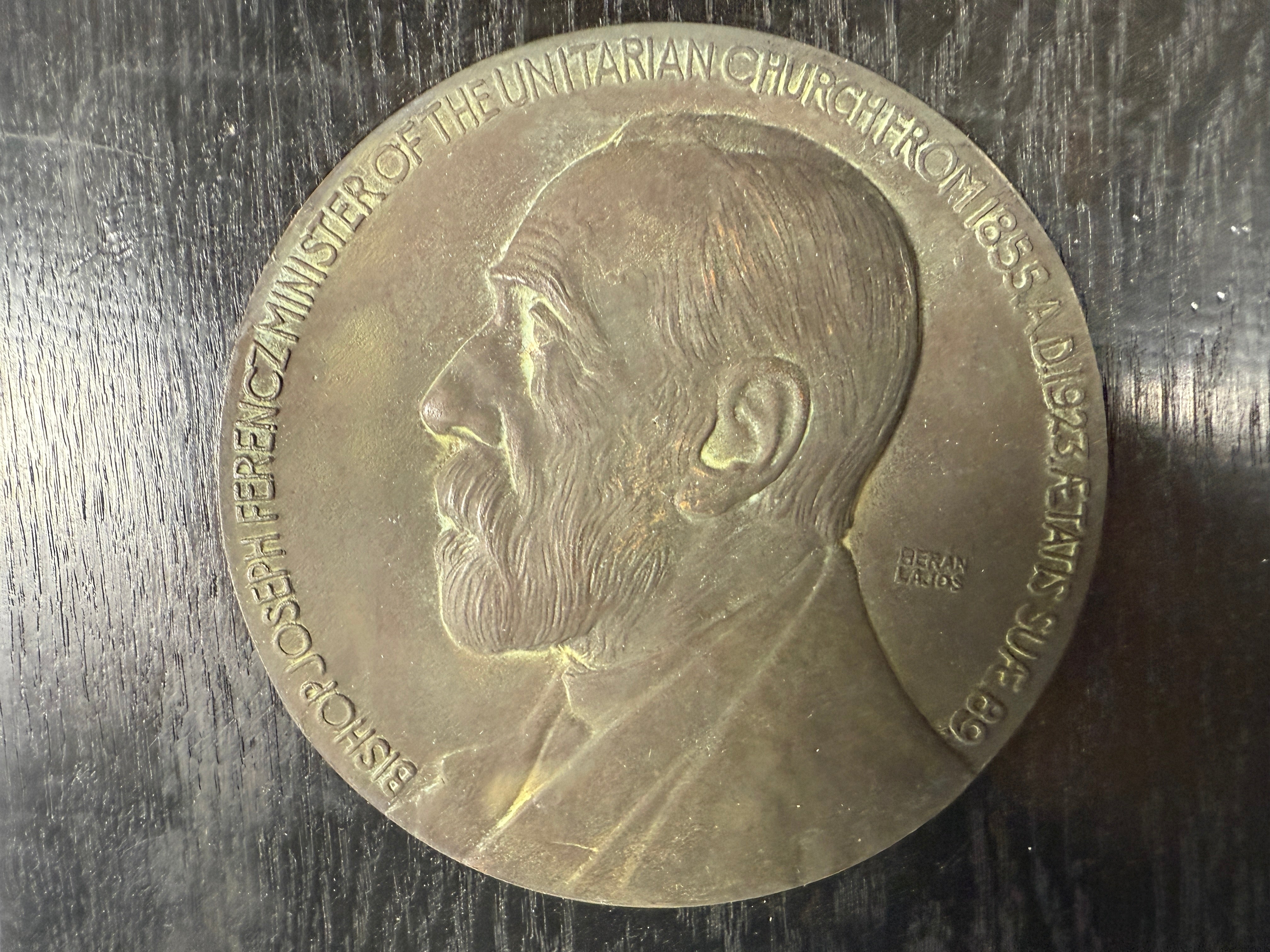 Plaque de bronze – Mgr Joseph Ferencz par Berán Lajos (1923)
