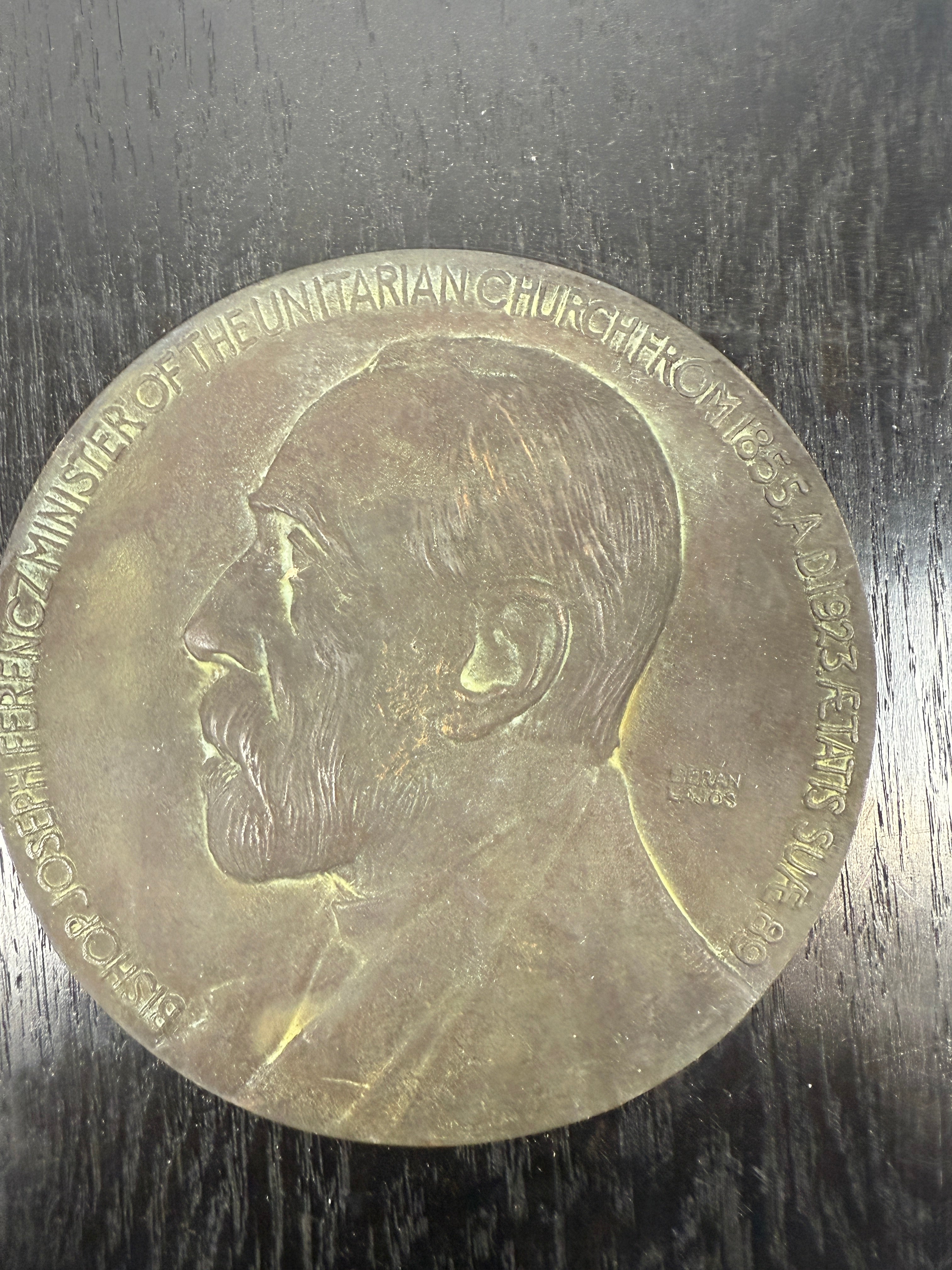 Plaque de bronze – Mgr Joseph Ferencz par Berán Lajos (1923)