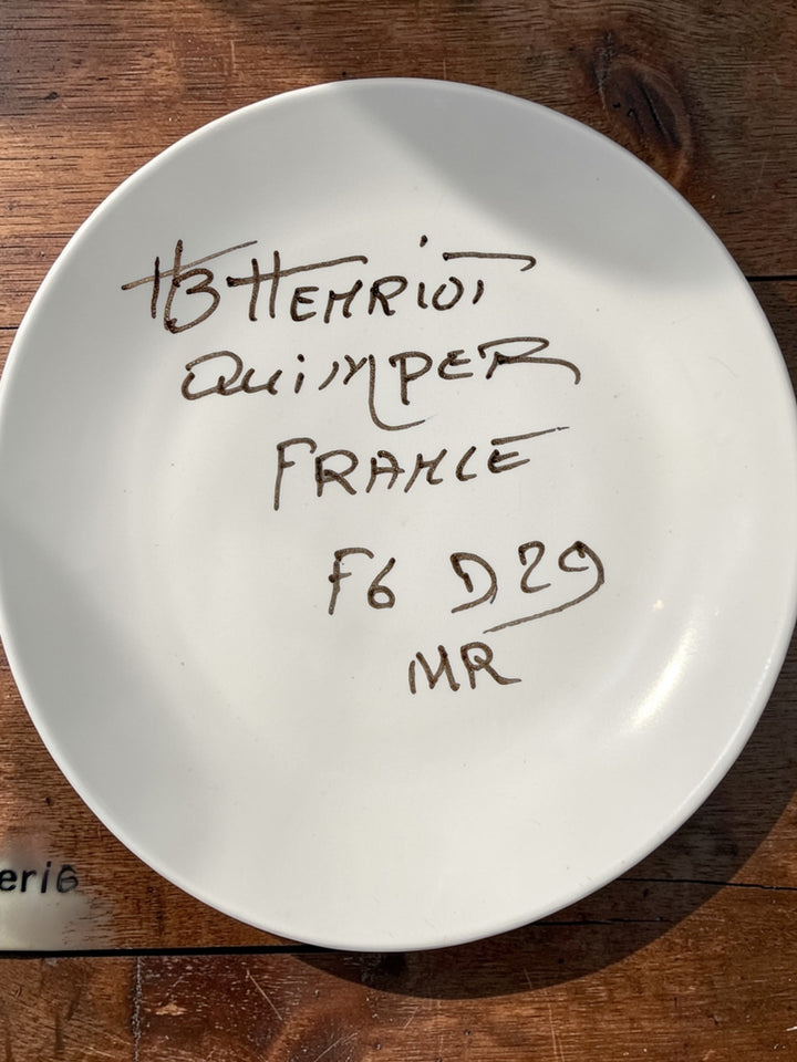 Henriot Quimper hand-painted faience plate with Breton musician motif, vintage French pottery collectible in excellent condition, ideal wall decor.