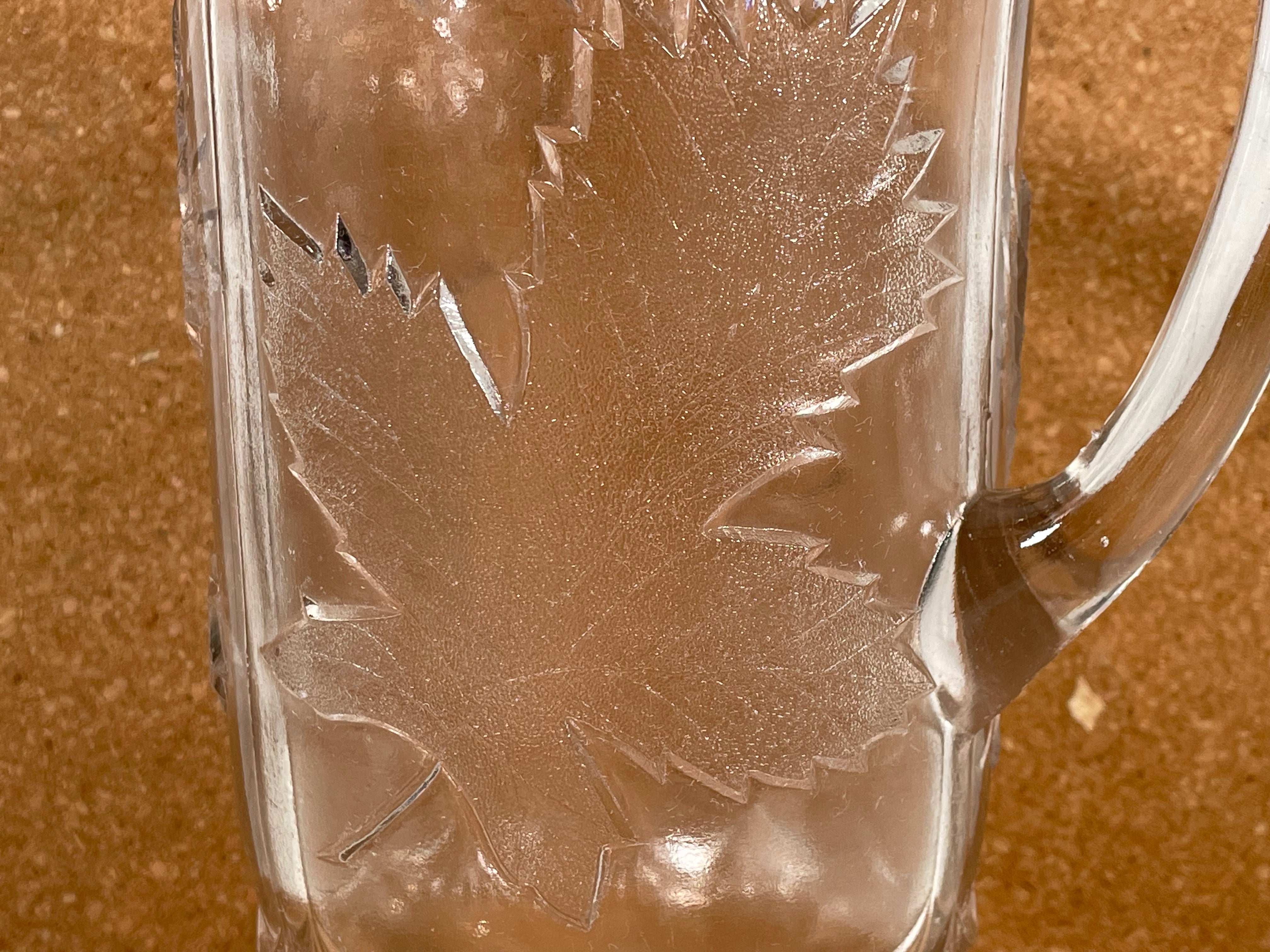 Pichet à eau en verre pressé canadien MAPLE LEAF EAPG 1880-1920