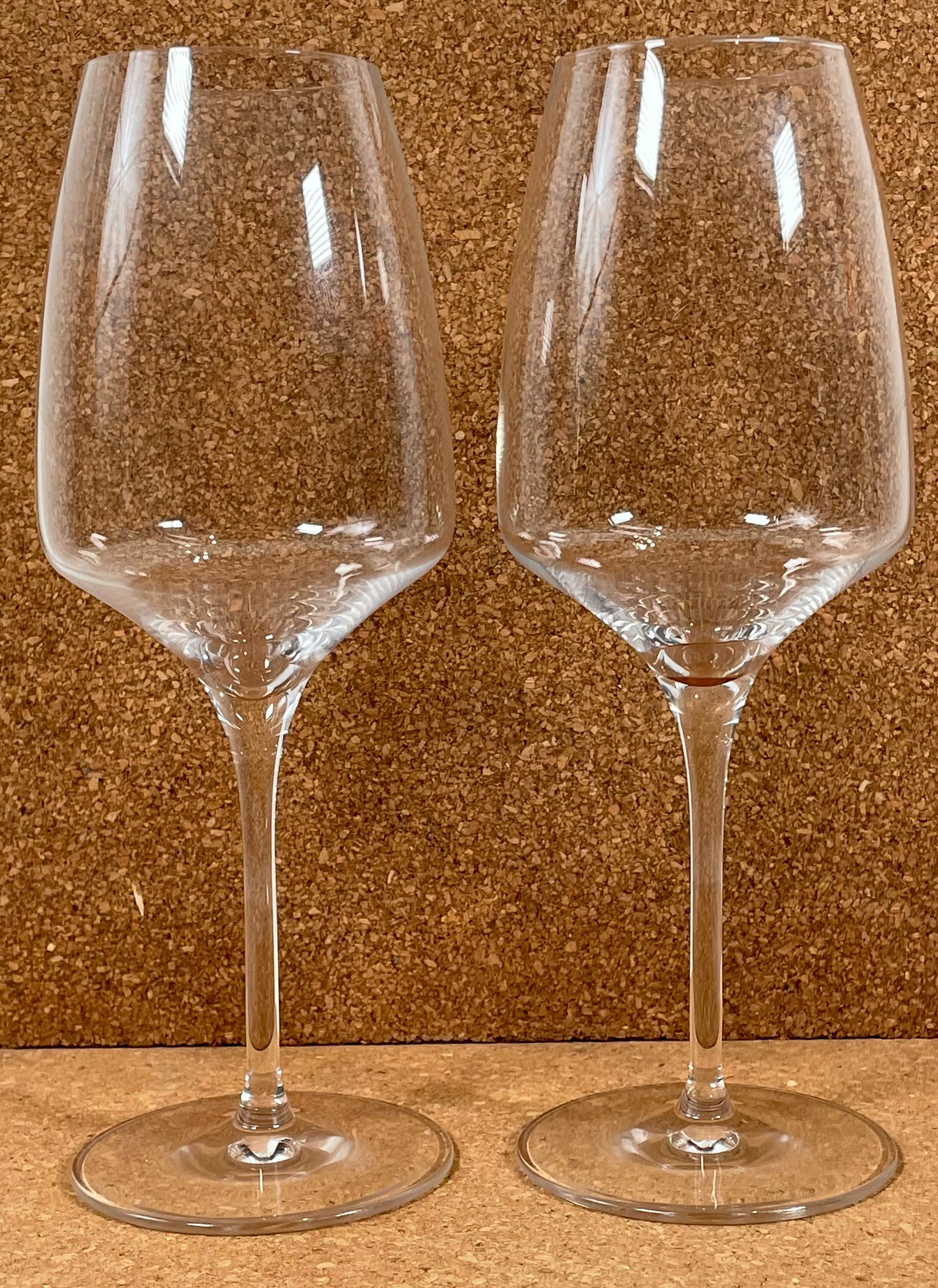 Verres à vin de Bourgogne sur pied, cristal de Stolzle Lausitz, Allemagne, 23 cm de hauteur