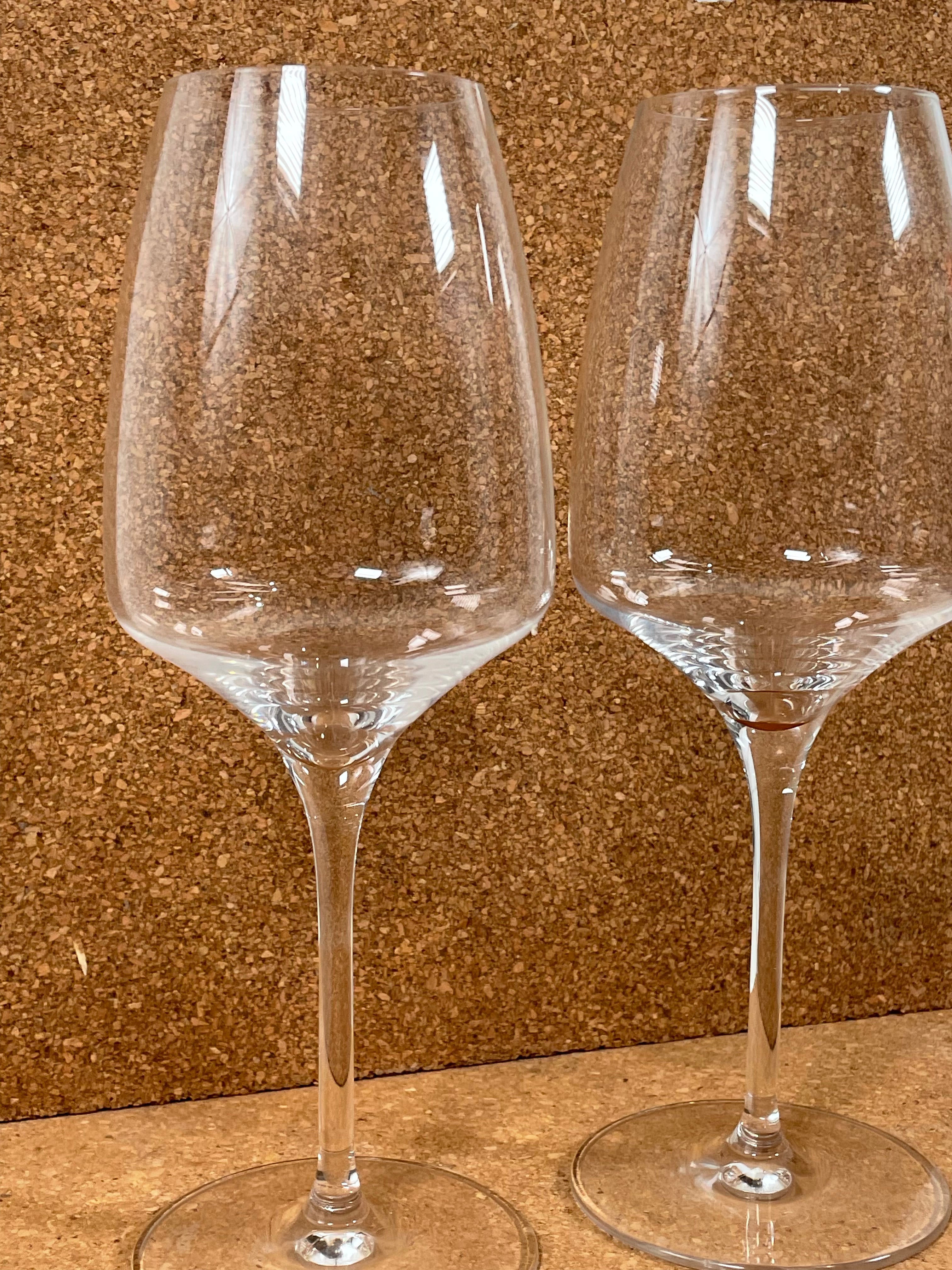 Verres à vin de Bourgogne sur pied, cristal de Stolzle Lausitz, Allemagne, 23 cm de hauteur