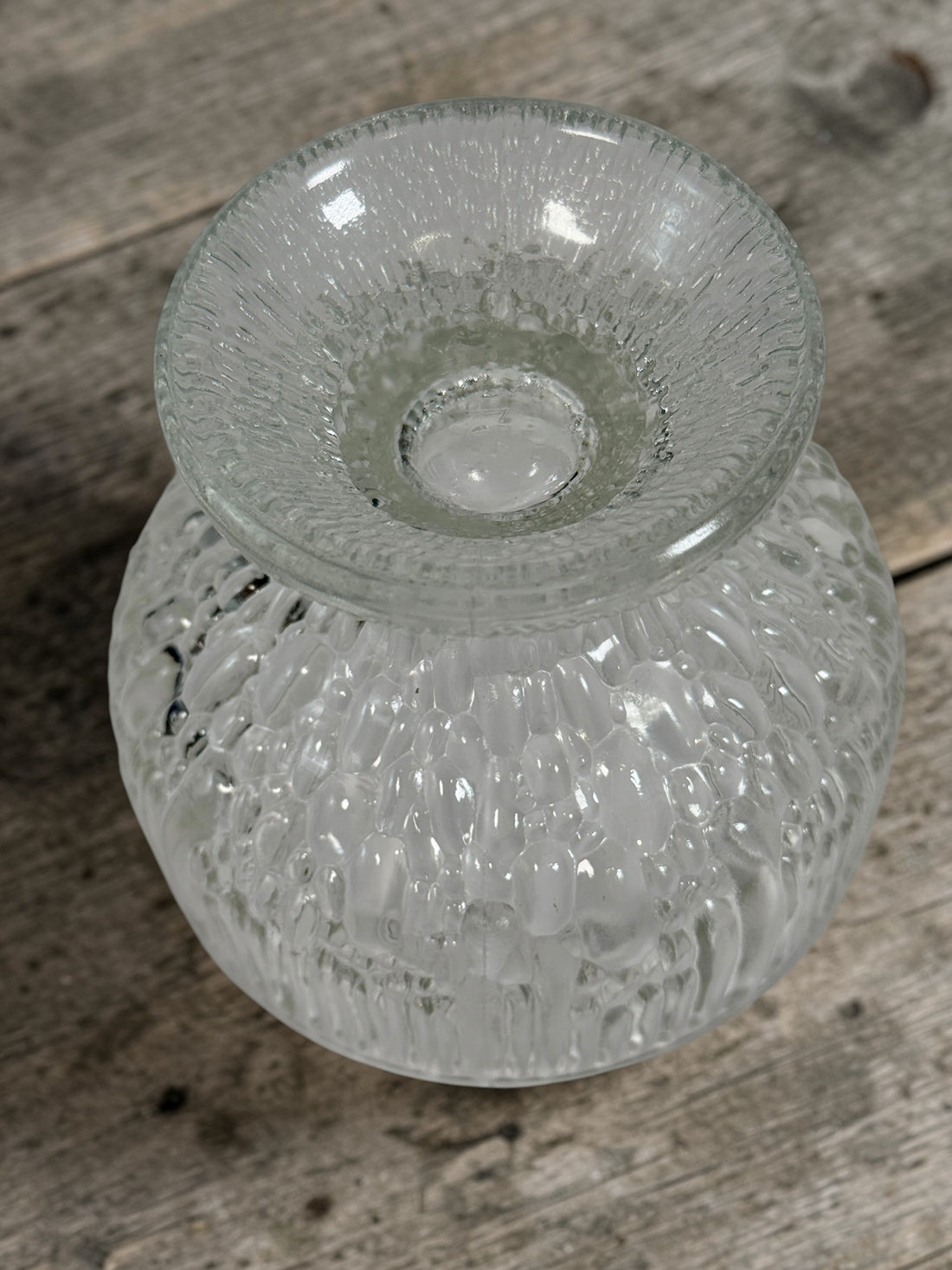 Vintage Anchor Hocking Queen Mary dessert cups set of 11. Ribbed clear glass sherbet bowls, perfect for parfaits, ice cream, and entertaining.