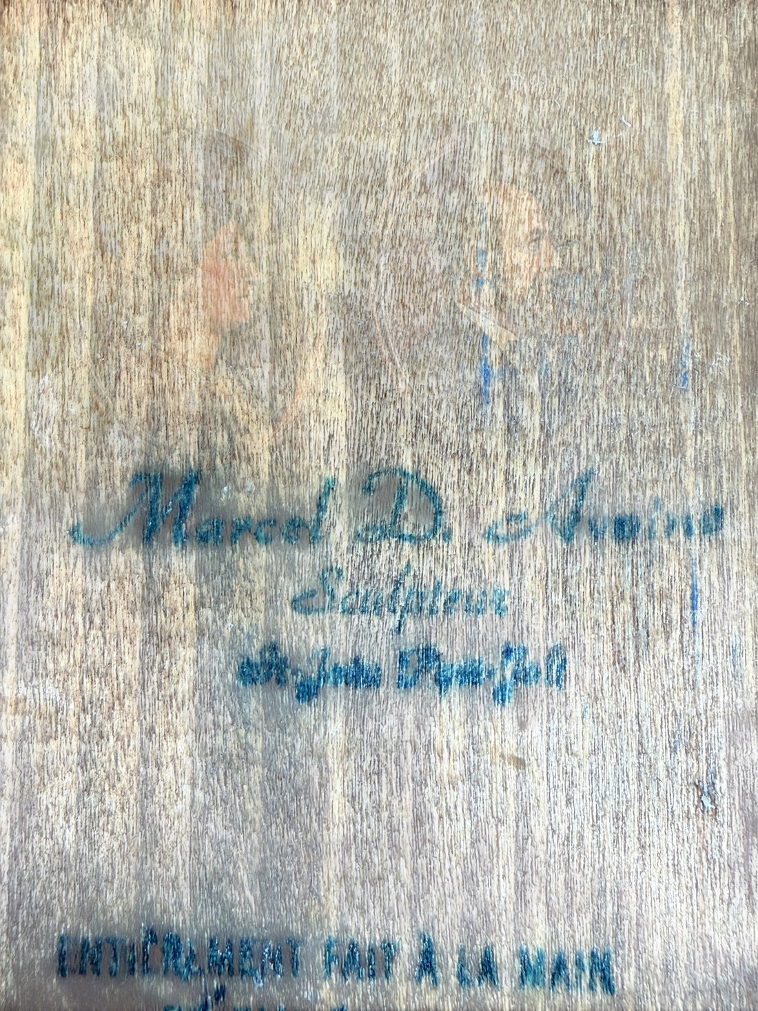 Signature on a textured surface with 'Marcel D. Averna' and 'Sculpteur' written in blue.