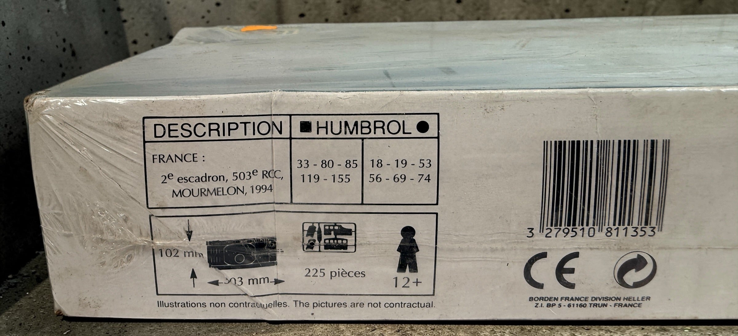 Vintage Heller 1:35 Leclerc tank model kit 81135 made in France. Factory wrap torn with box wear. 225-piece modern military armor kit for collectors.