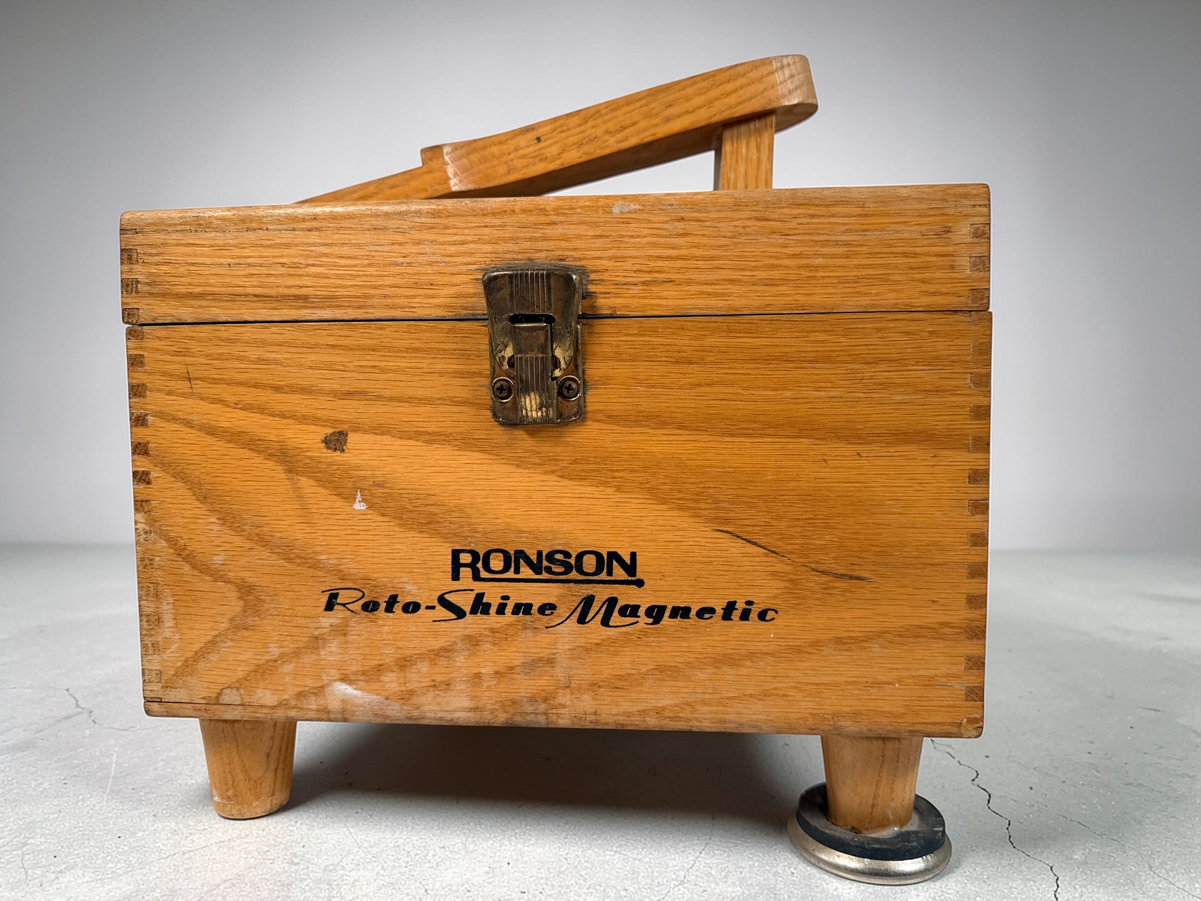 Vintage Ronson Roto Shine shoe polisher kit with wooden case, tested working mid-century electric buffer set complete with original attachments.
