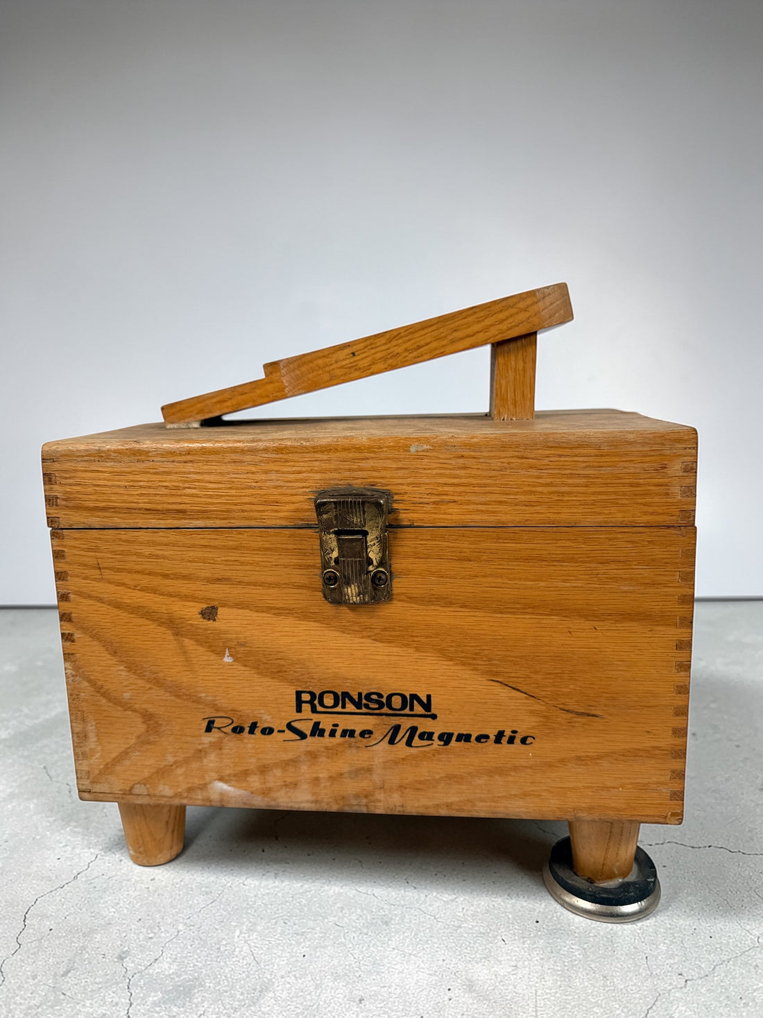 Vintage Ronson Roto Shine shoe polisher kit with wooden case, tested working mid-century electric buffer set complete with original attachments.