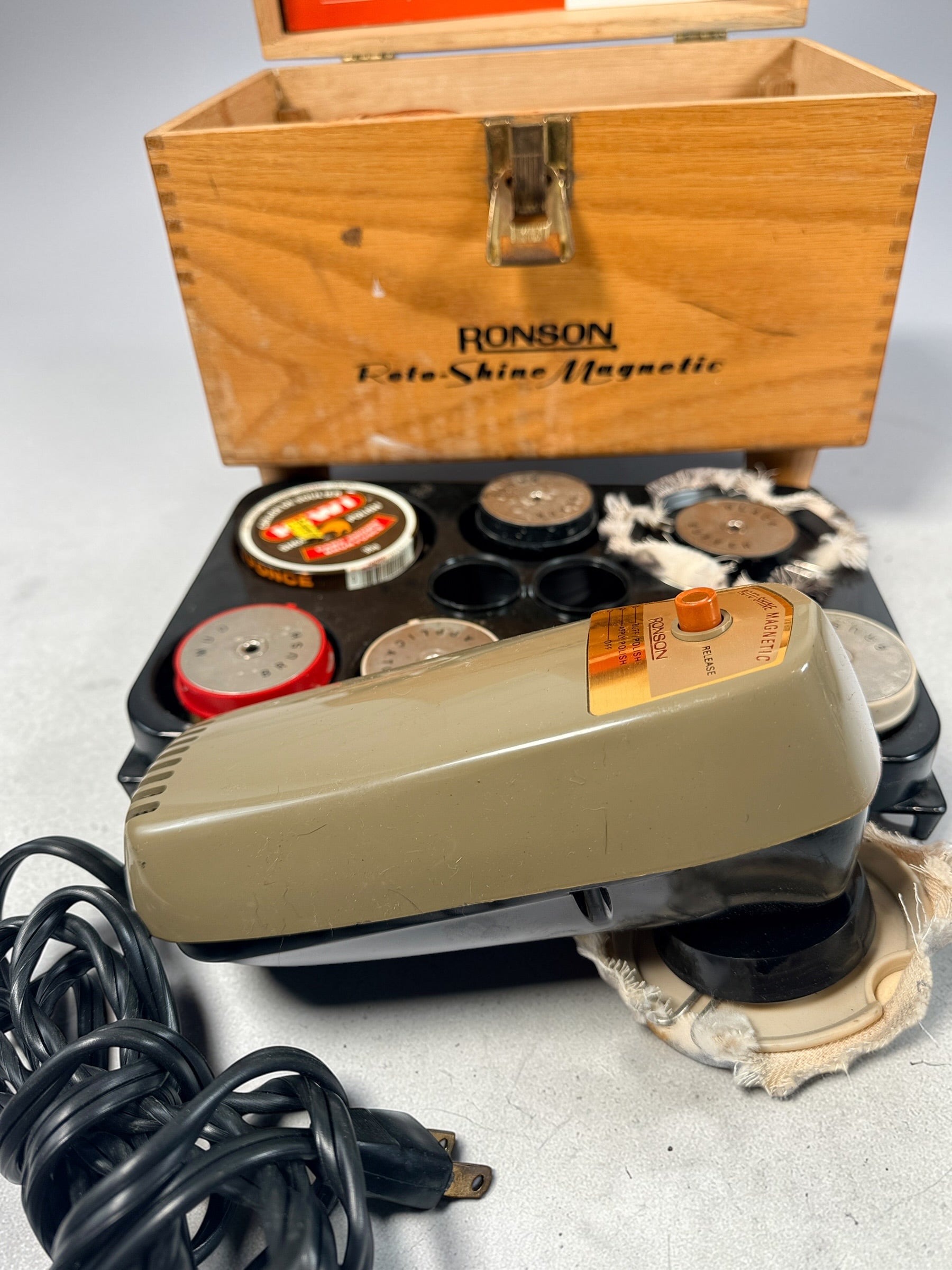 Vintage Ronson Roto Shine shoe polisher kit with wooden case, tested working mid-century electric buffer set complete with original attachments.