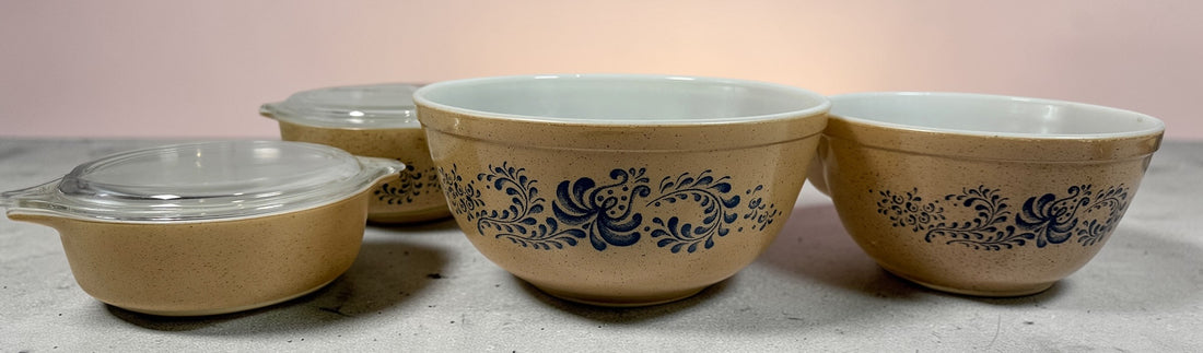Vintage Pyrex Homestead blue floral mixing bowls and casserole dishes with lids. Classic farmhouse kitchenware set, durable glass, collectible and practical.
