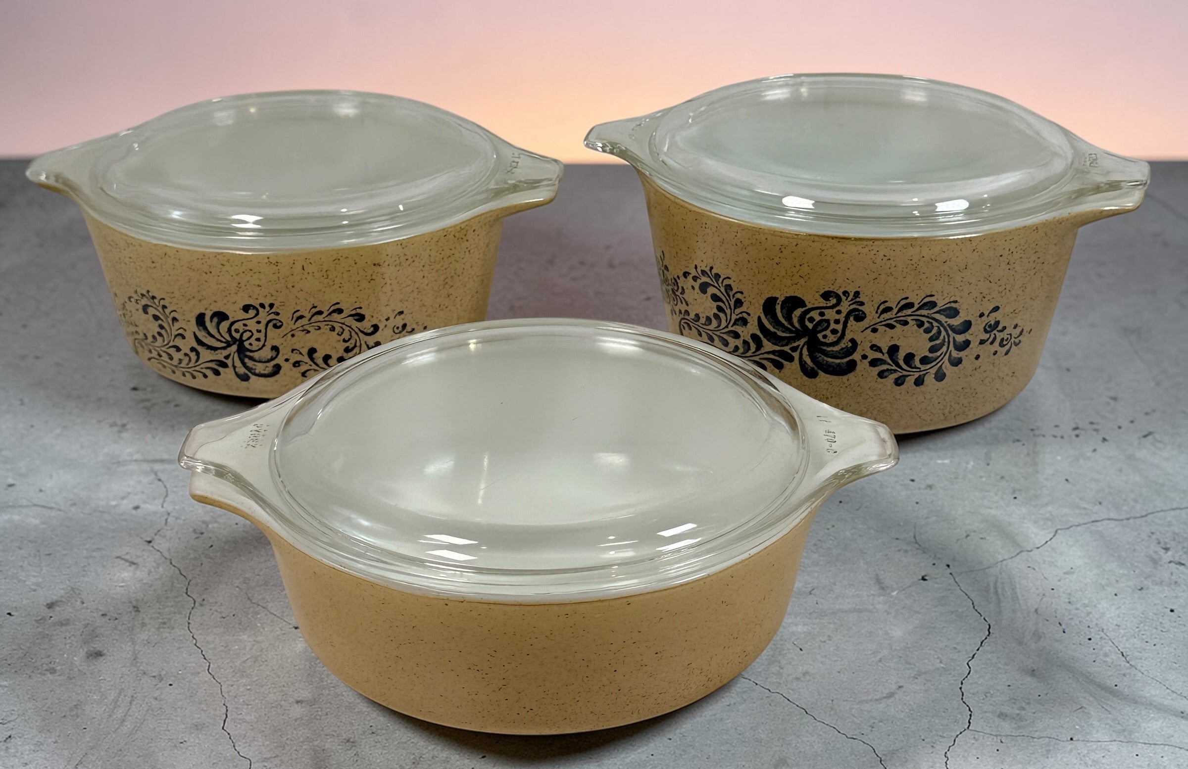 Vintage Pyrex Homestead blue floral mixing bowls and casserole dishes with lids. Classic farmhouse kitchenware set, durable glass, collectible and practical.