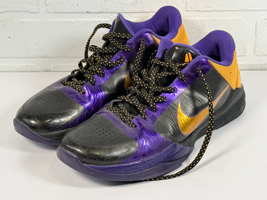 Nike Kobe 4 Lakers sneakers from 2009 in purple and gold. Classic low-top basketball shoes with Zoom cushioning, Kobe signature, and iconic Mamba design.