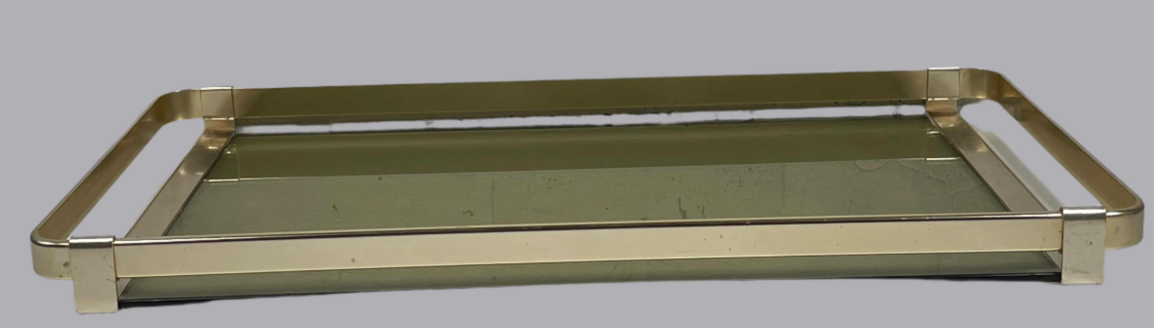 Plateau de service italien moderne du milieu du siècle des années 1960, en laiton et verre fumé par MB Italy.