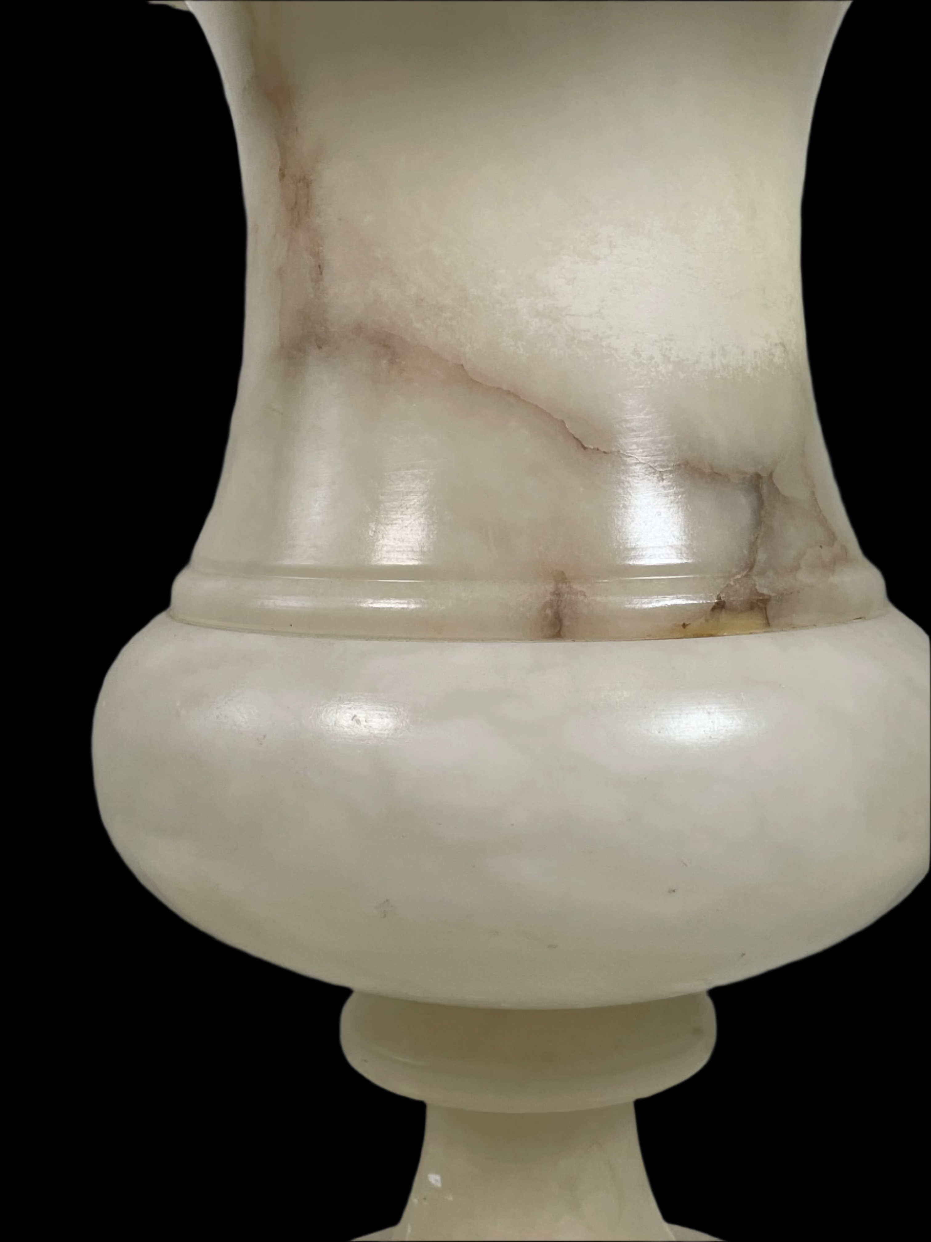 Art Deco Alabaster Urn Campana Table Lamp, Height 34 cm.