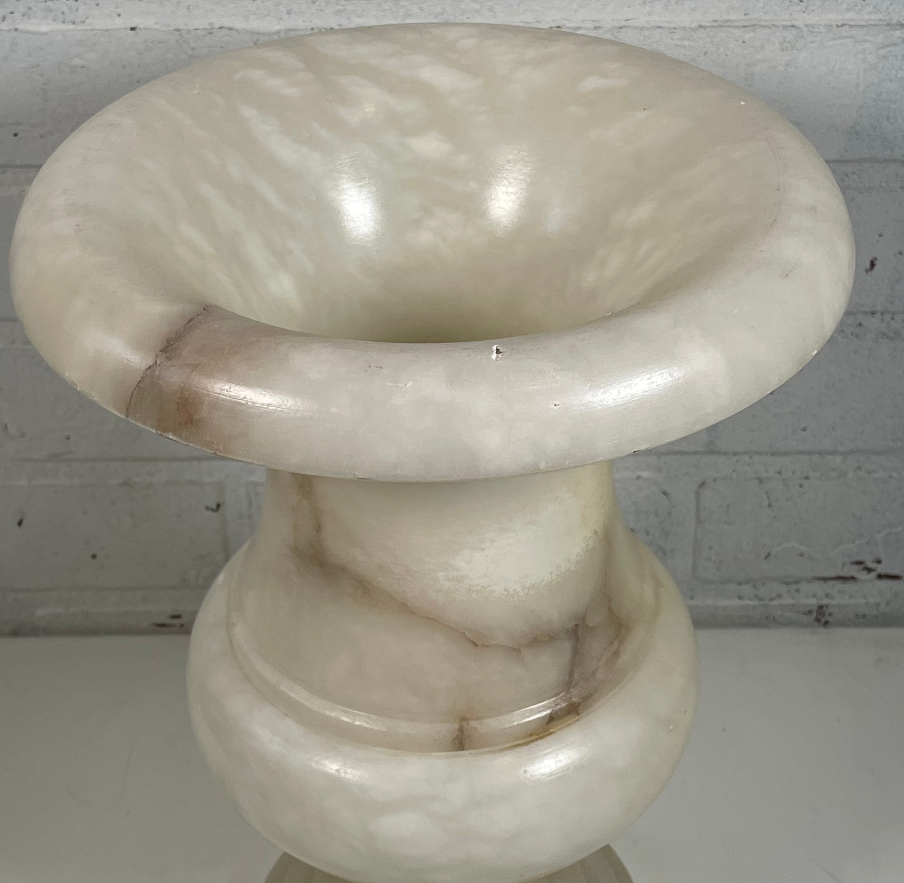 Art Deco Alabaster Urn Campana Table Lamp, Height 34 cm.