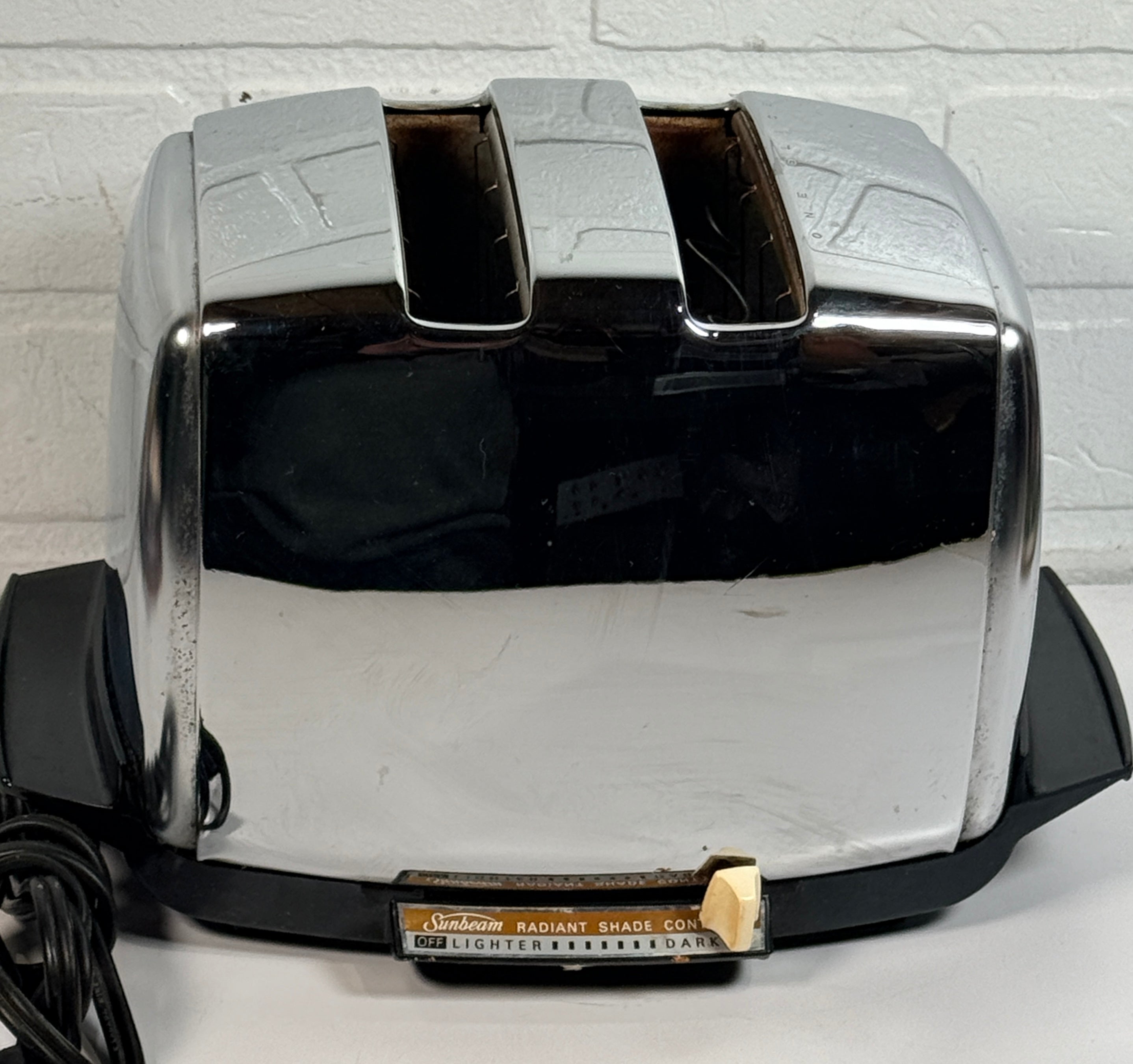 Vintage Sunbeam chrome toaster Model T-40-1 Radiant Control automatic mid century kitchen appliance made in Canada collectible retro décor toaster.