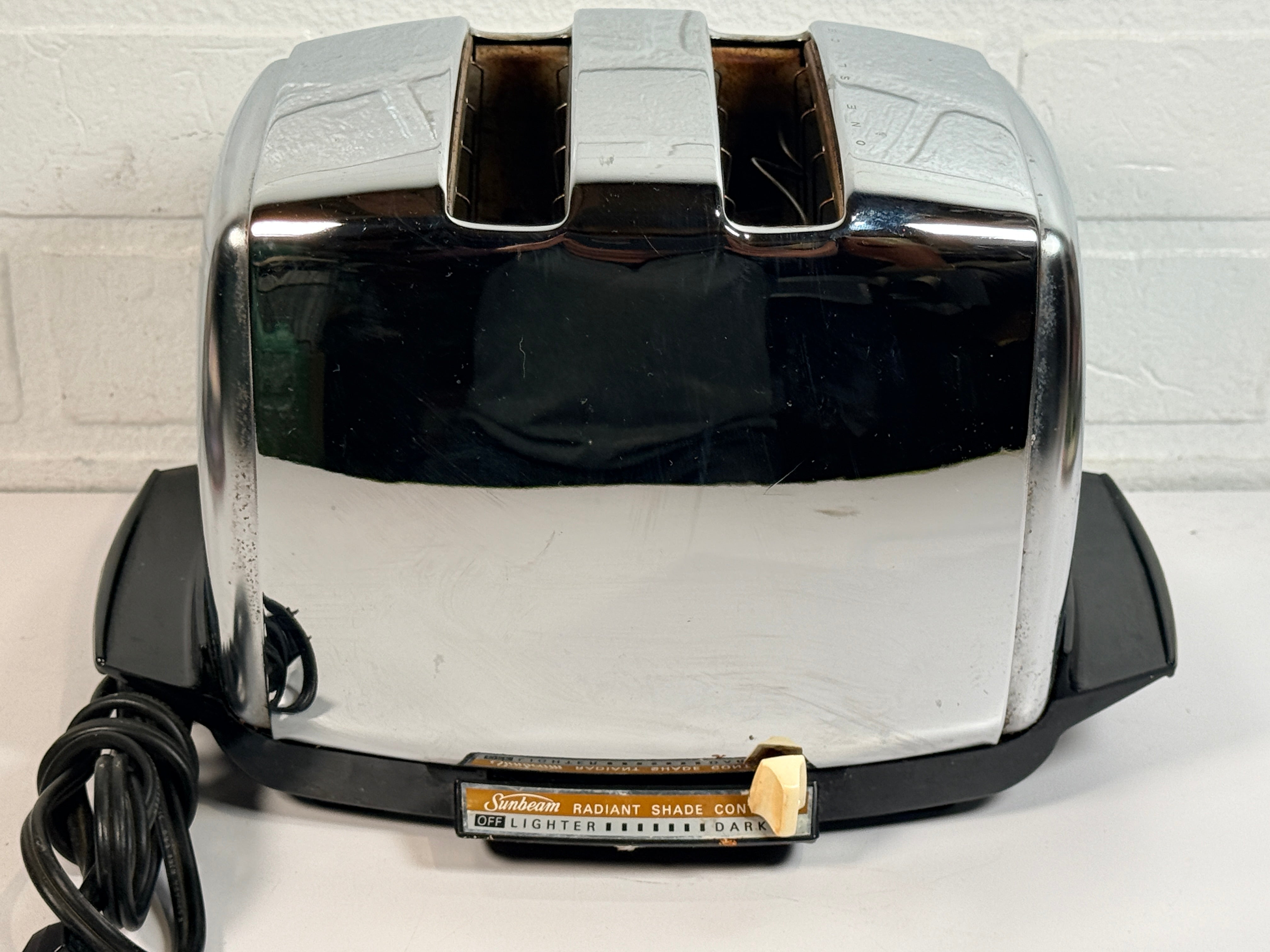 Vintage Sunbeam chrome toaster Model T-40-1 Radiant Control automatic mid century kitchen appliance made in Canada collectible retro décor toaster.