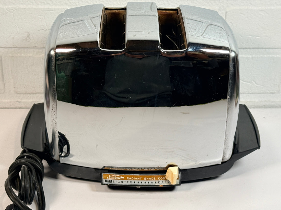 Vintage Sunbeam chrome toaster Model T-40-1 Radiant Control automatic mid century kitchen appliance made in Canada collectible retro décor toaster.