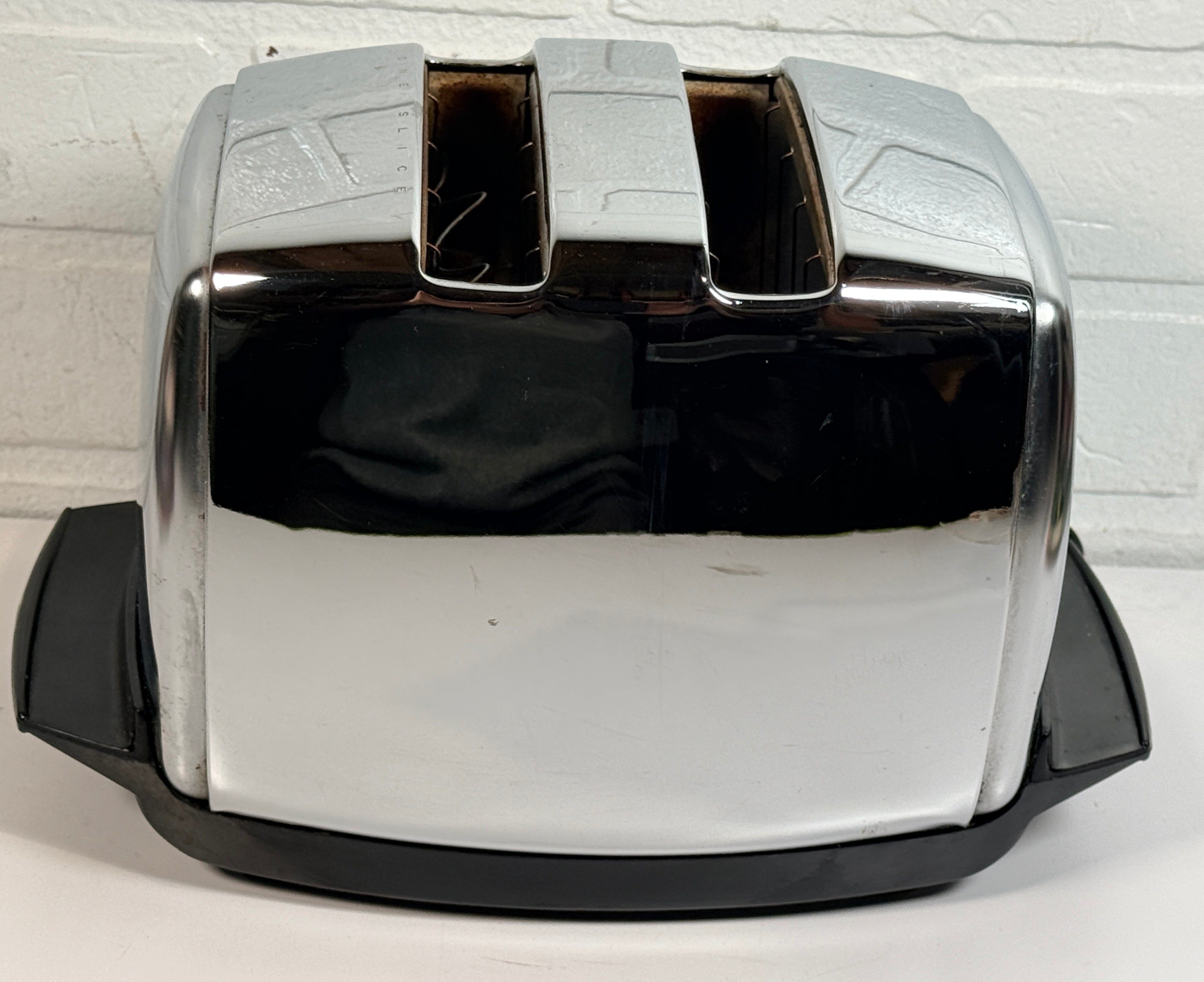 Vintage Sunbeam chrome toaster Model T-40-1 Radiant Control automatic mid century kitchen appliance made in Canada collectible retro décor toaster.