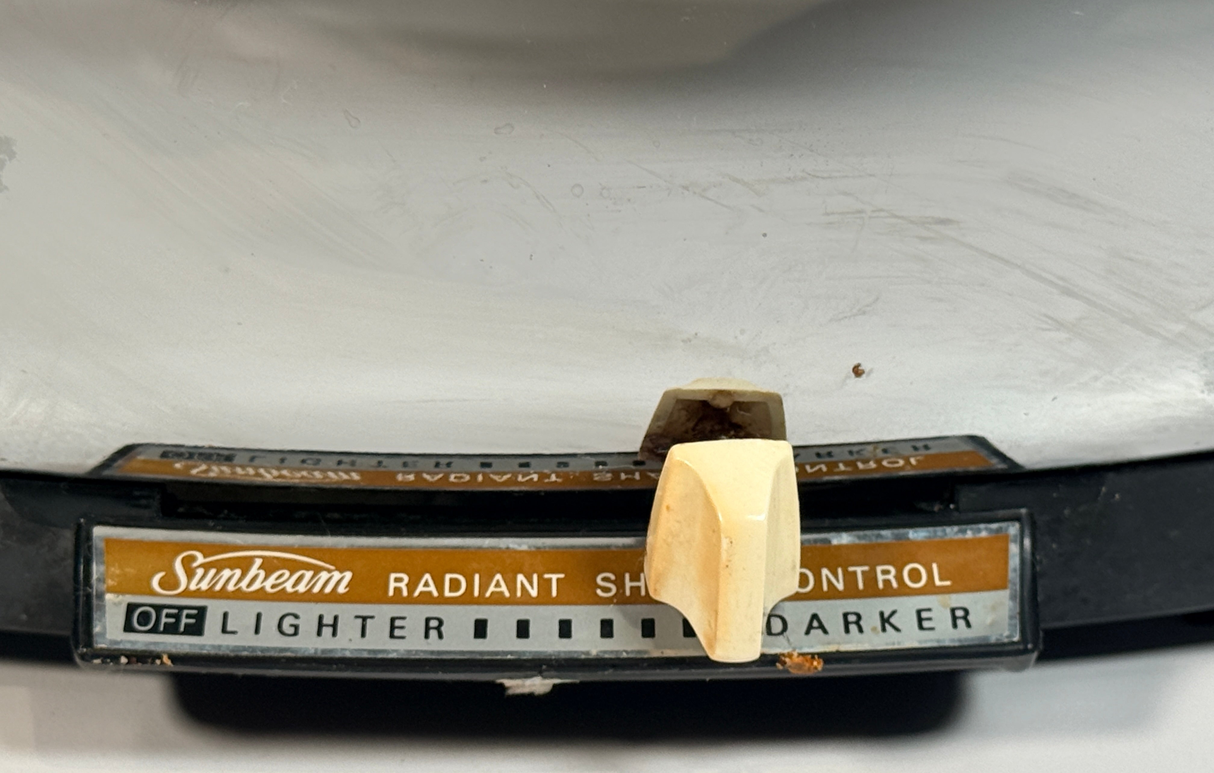 Vintage Sunbeam chrome toaster Model T-40-1 Radiant Control automatic mid century kitchen appliance made in Canada collectible retro décor toaster.