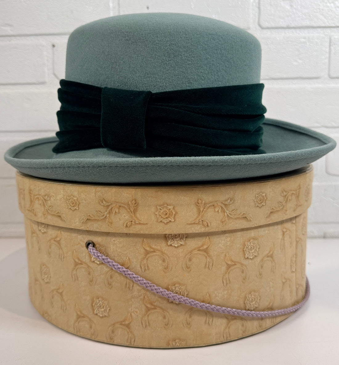Vintage Alexon wool felt hat in mint green with black velvet trim, made in Great Britain. Includes original hat box. Elegant retro formal fashion piece.