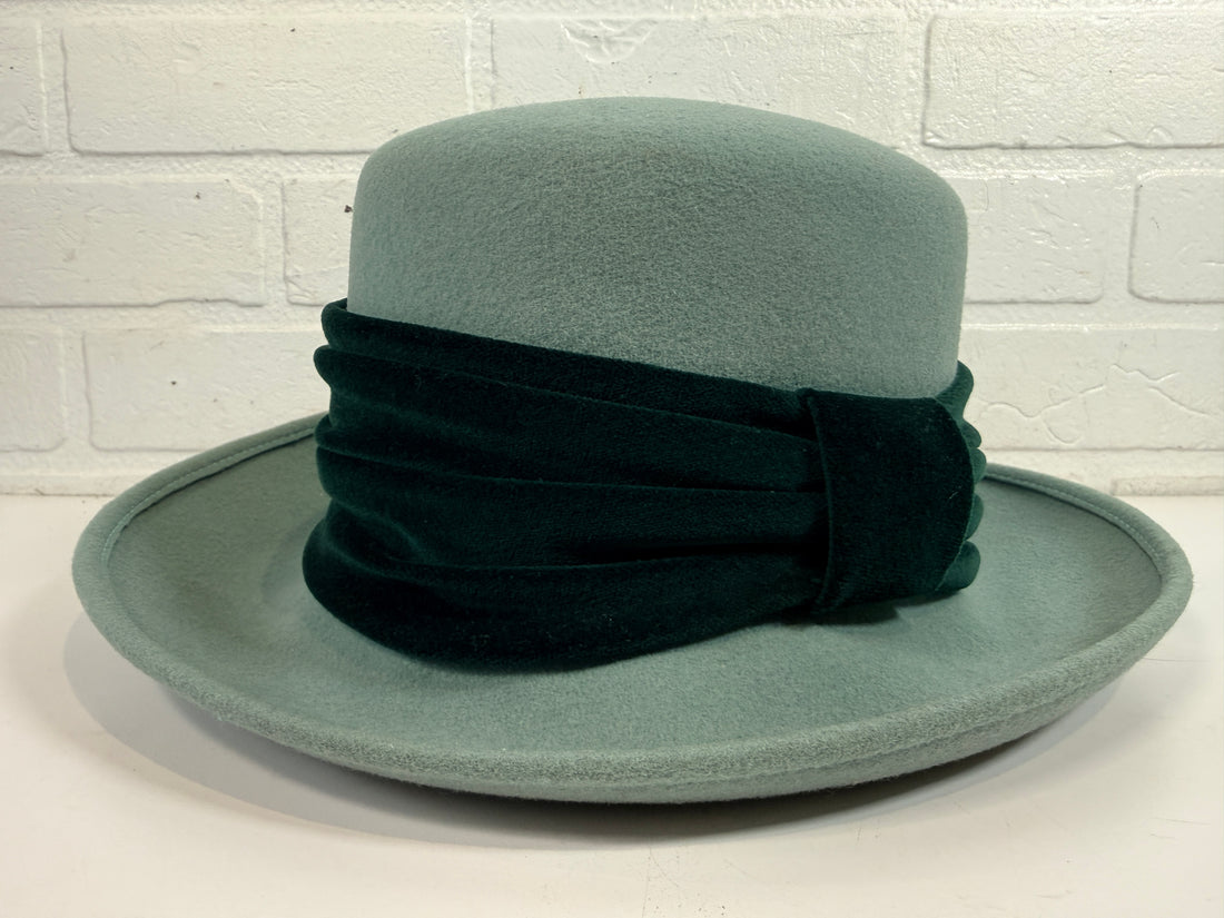 Vintage Alexon wool felt hat in mint green with black velvet trim, made in Great Britain. Includes original hat box. Elegant retro formal fashion piece.