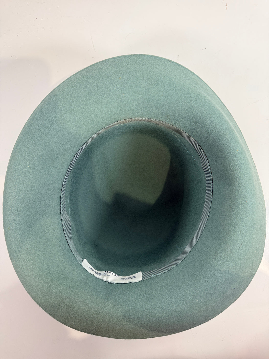 Vintage Alexon wool felt hat in mint green with black velvet trim, made in Great Britain. Includes original hat box. Elegant retro formal fashion piece.