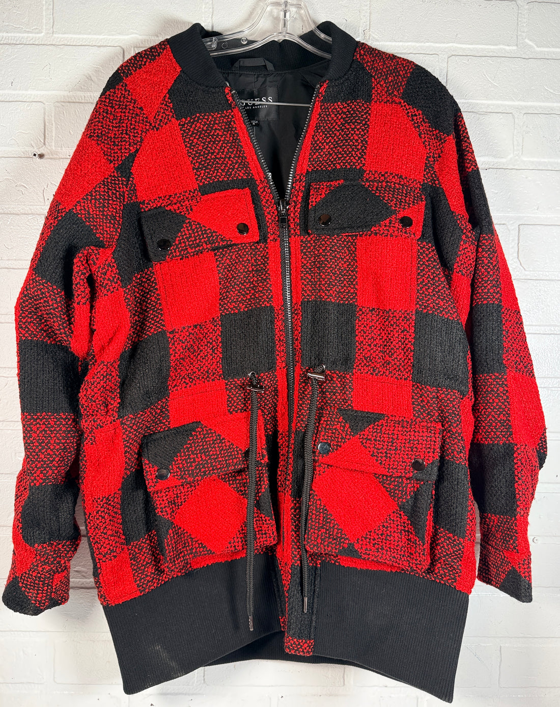 Guess Darian plaid bomber jacket in fiery red buffalo check, size medium, new with tags. Stylish zip front jacket with cargo pockets and bold streetwear look.
