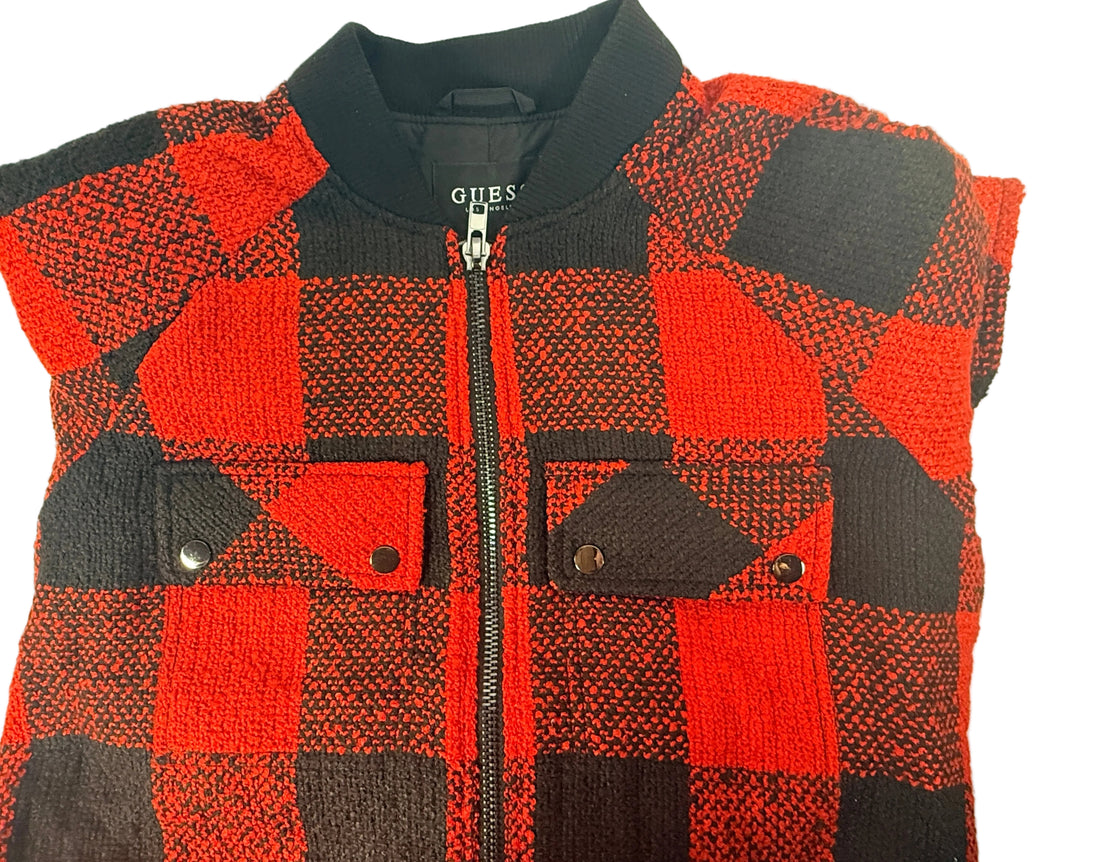 Guess Darian plaid bomber jacket in fiery red buffalo check, size medium, new with tags. Stylish zip front jacket with cargo pockets and bold streetwear look.