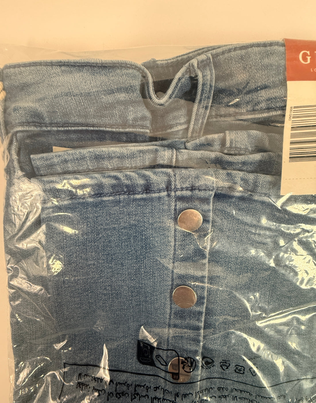 New GUESS Beatriz high rise bootcut jeans women's size 29x32 medium wash denim sealed package. Stylish premium denim at great value.